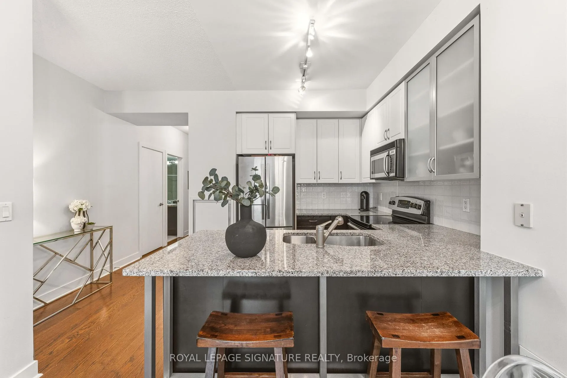 Photo 5 of Unit 712, 438 King Street W, Toronto, Waterfront Communities — HOMEH