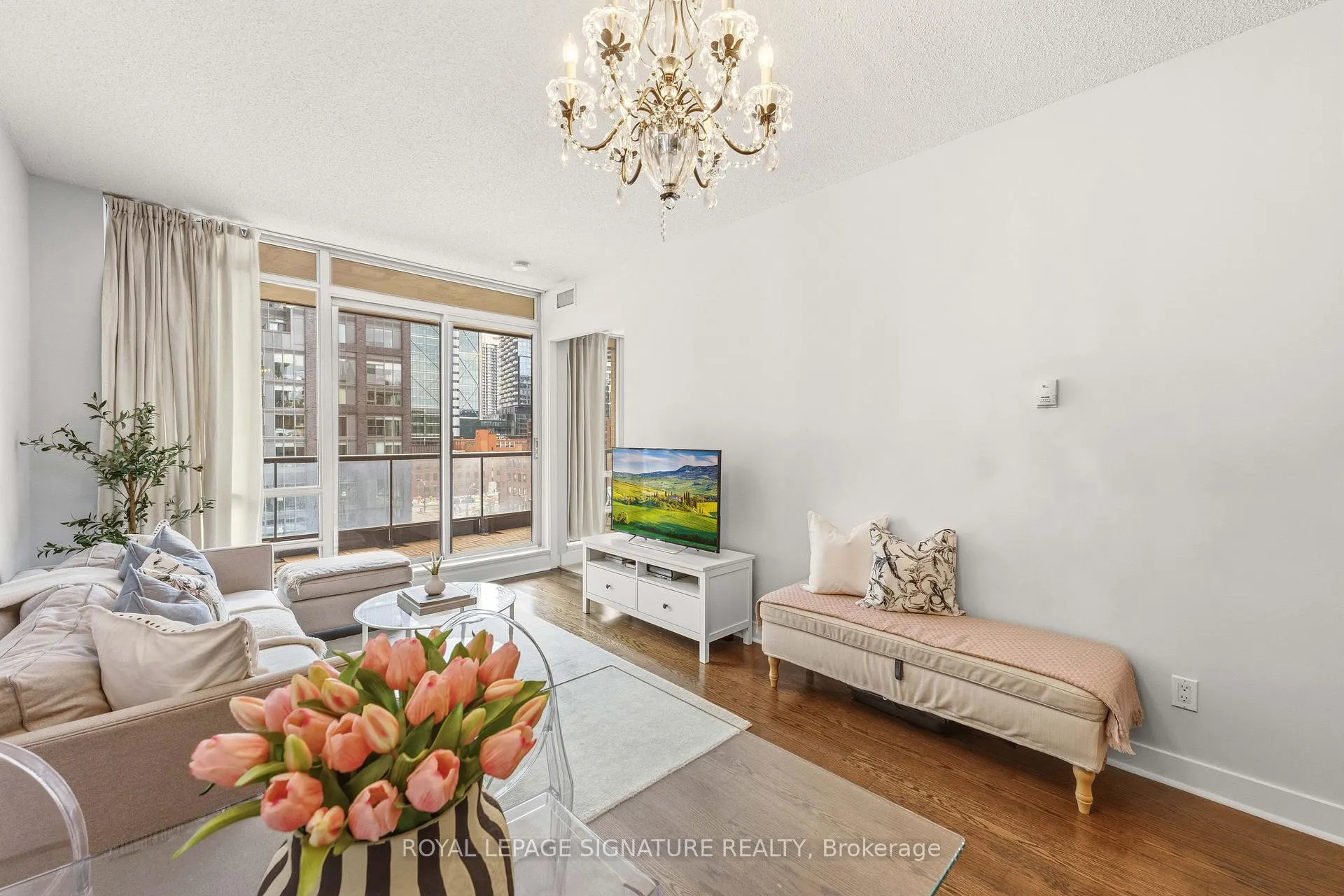 Photo 10 of Unit 712, 438 King Street W, Toronto, Waterfront Communities — HOMEH