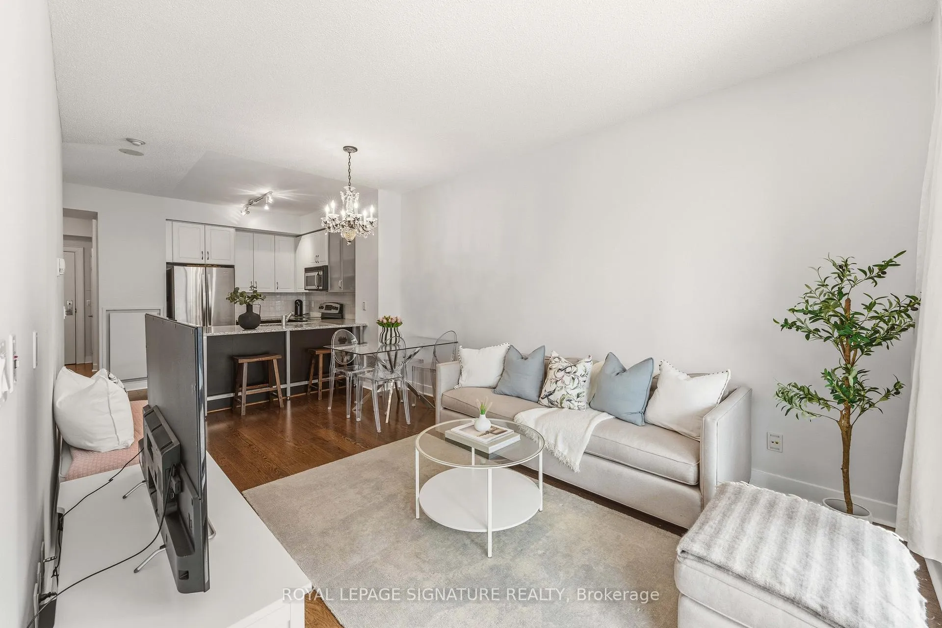 Photo 12 of Unit 712, 438 King Street W, Toronto, Waterfront Communities — HOMEH
