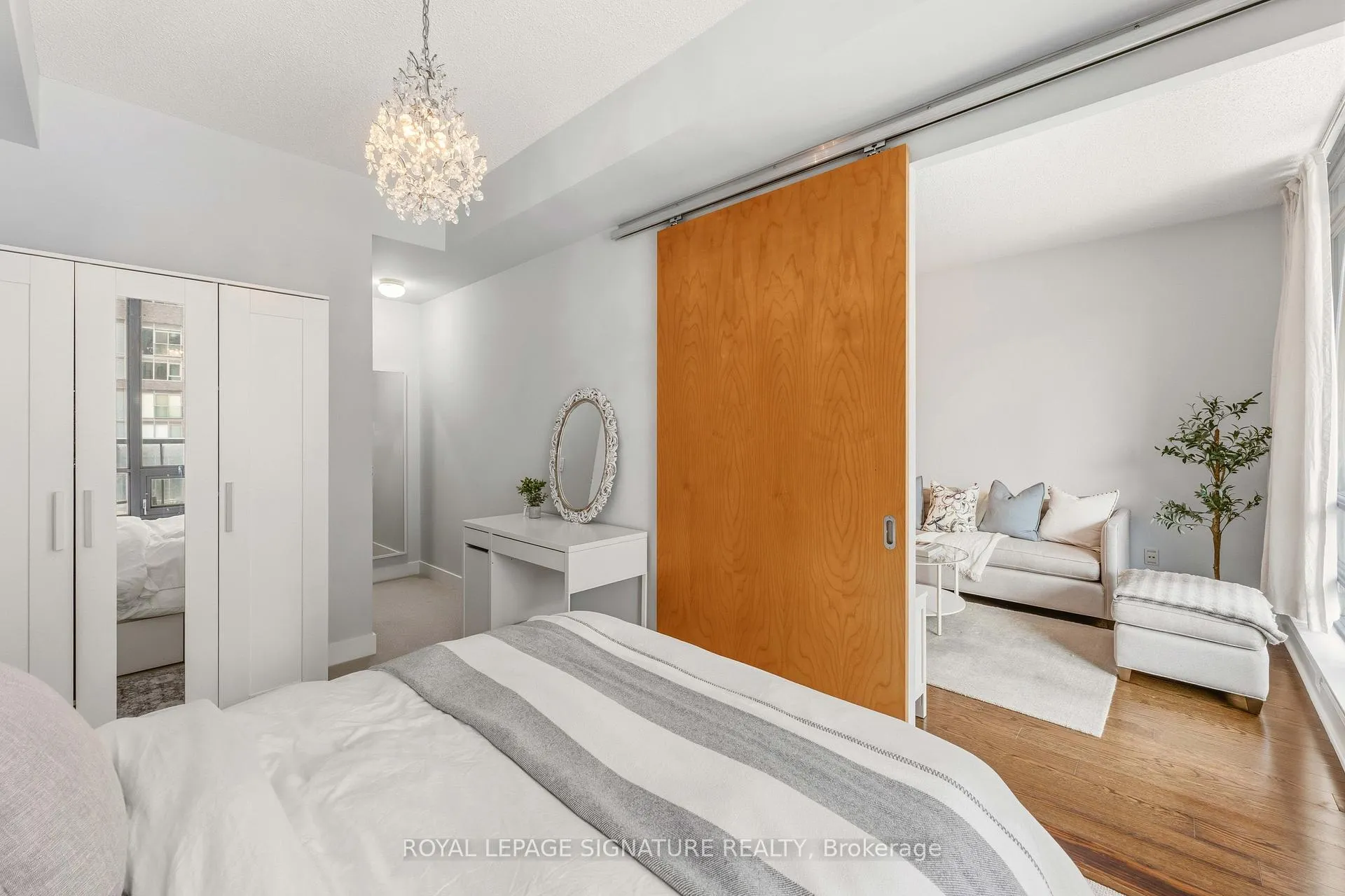 Photo 14 of Unit 712, 438 King Street W, Toronto, Waterfront Communities — HOMEH