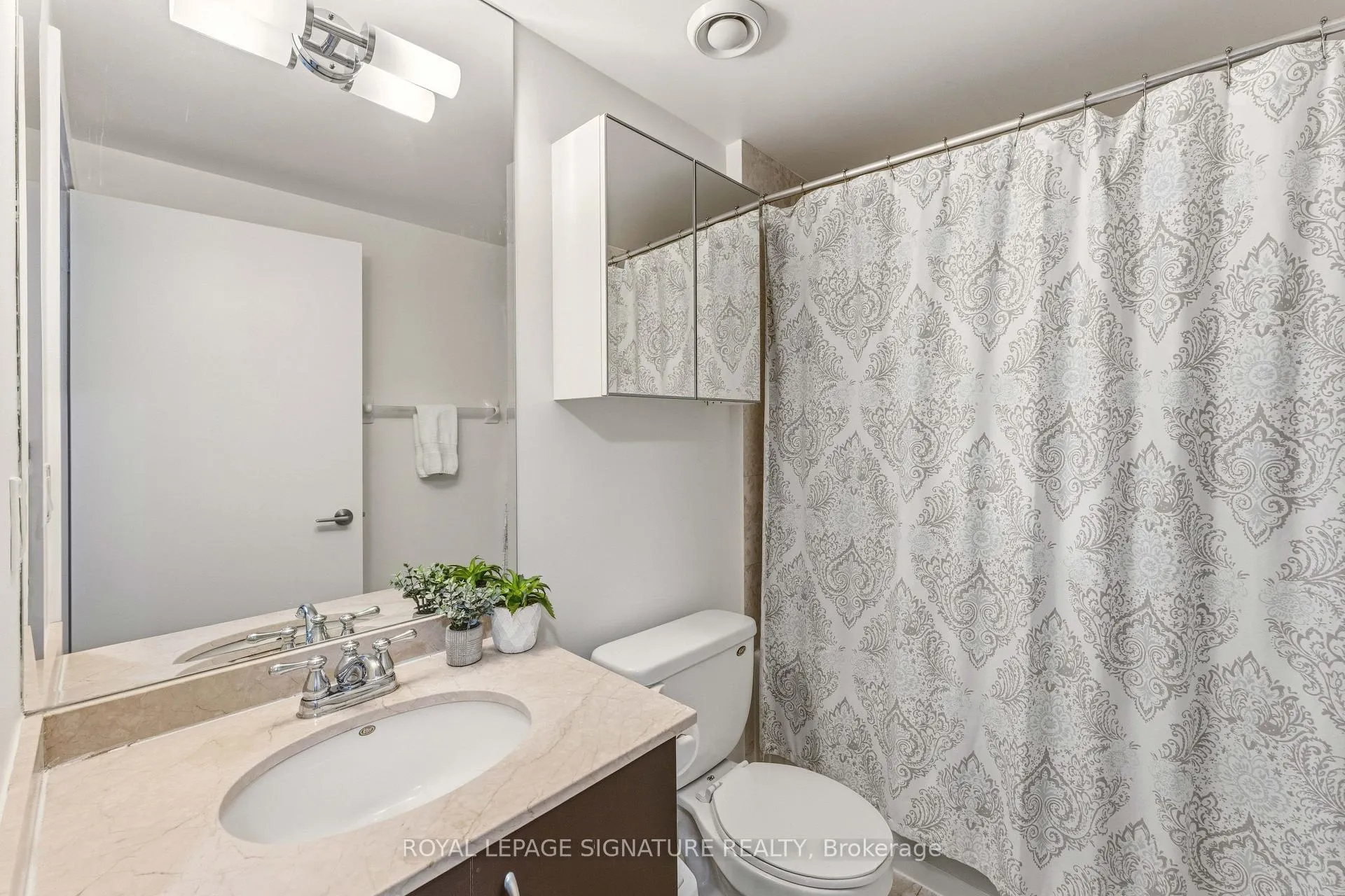 Photo 16 of Unit 712, 438 King Street W, Toronto, Waterfront Communities — HOMEH