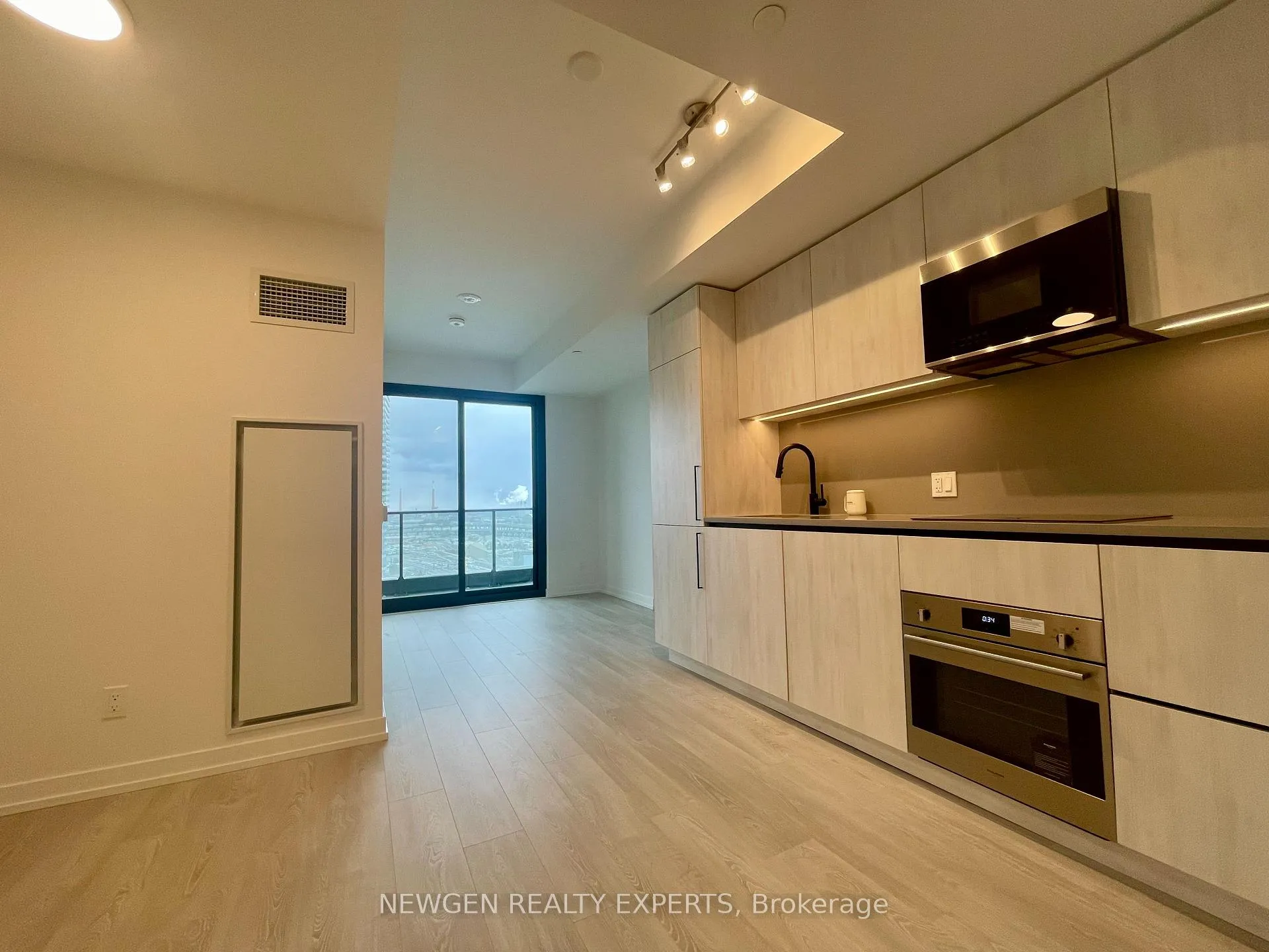 Photo 5 of Unit 1512, 35 Parliament Street, Toronto, Waterfront Communities — HOMEH