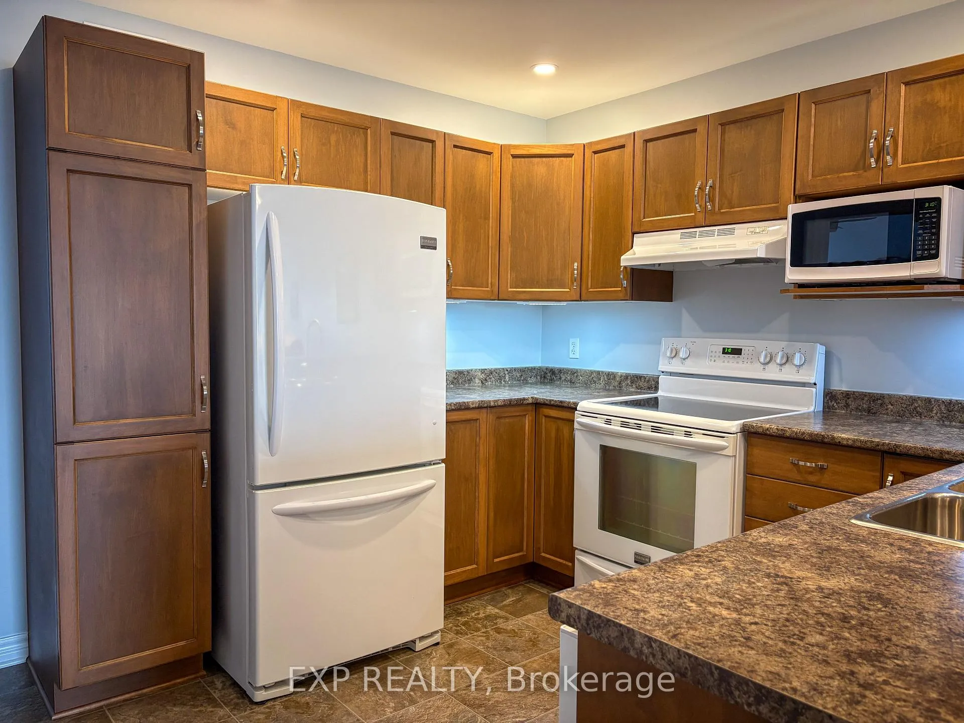 Photo 3 of 182 Elk Street, Renfrew — HOMEH