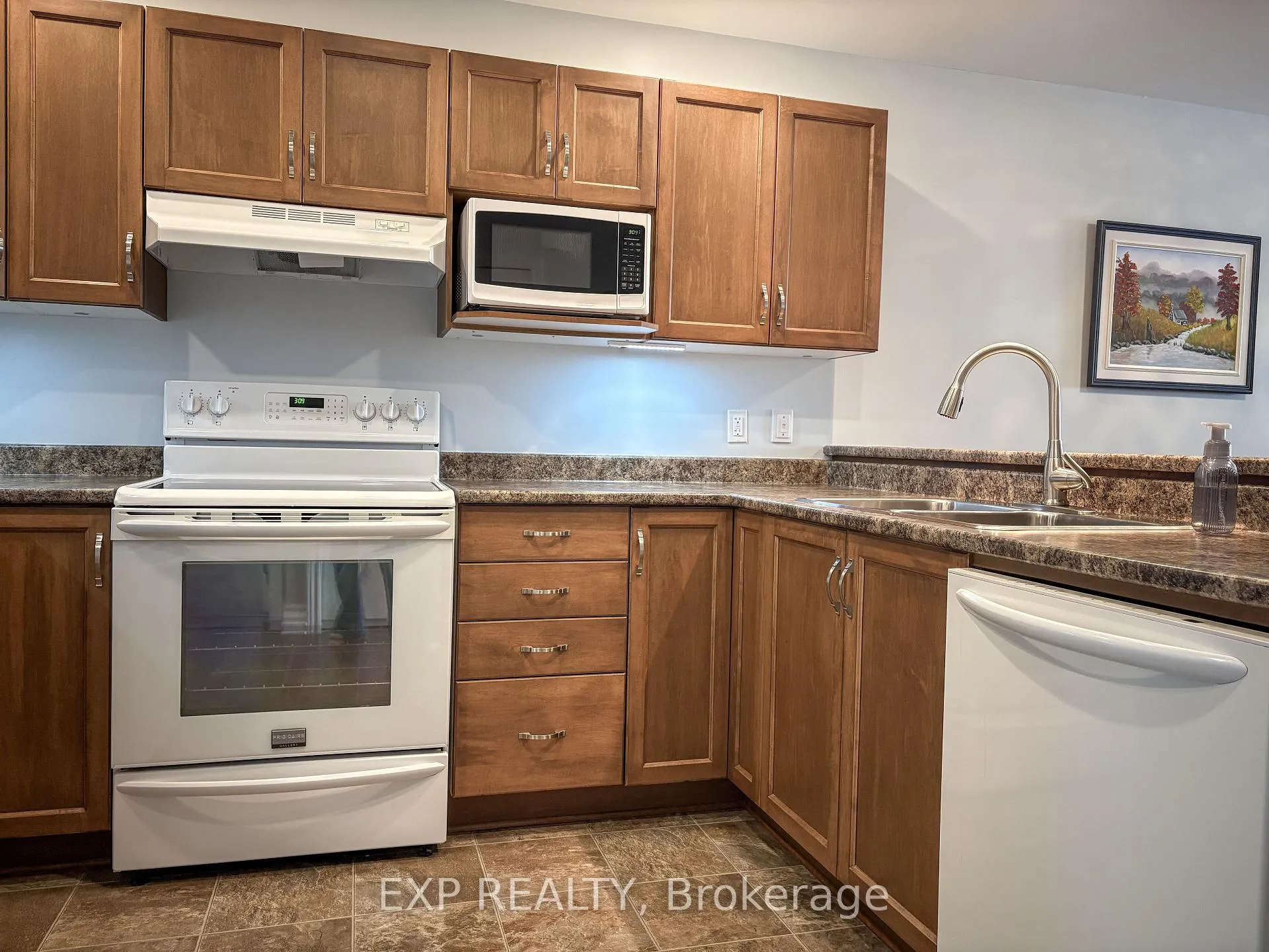 Photo 5 of 182 Elk Street, Renfrew — HOMEH