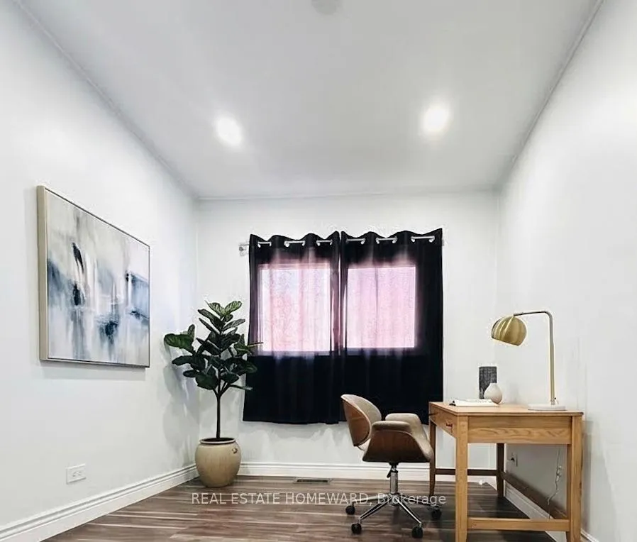 Photo 5 of 13 Pine Street, Ajax, Central — HOMEH