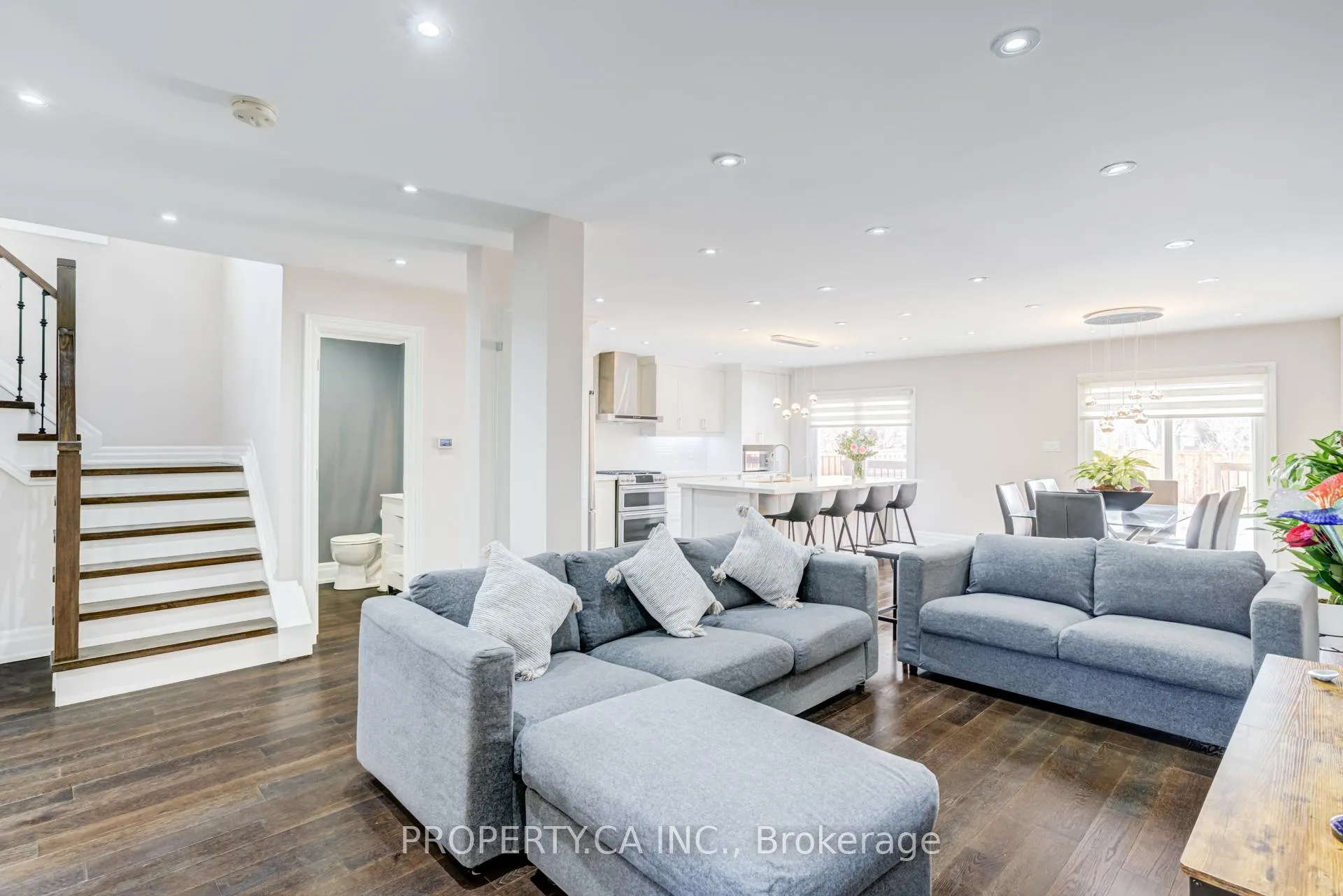 Photo 6 of 150 Brookmill Drive, Vaughan, Brownridge — HOMEH