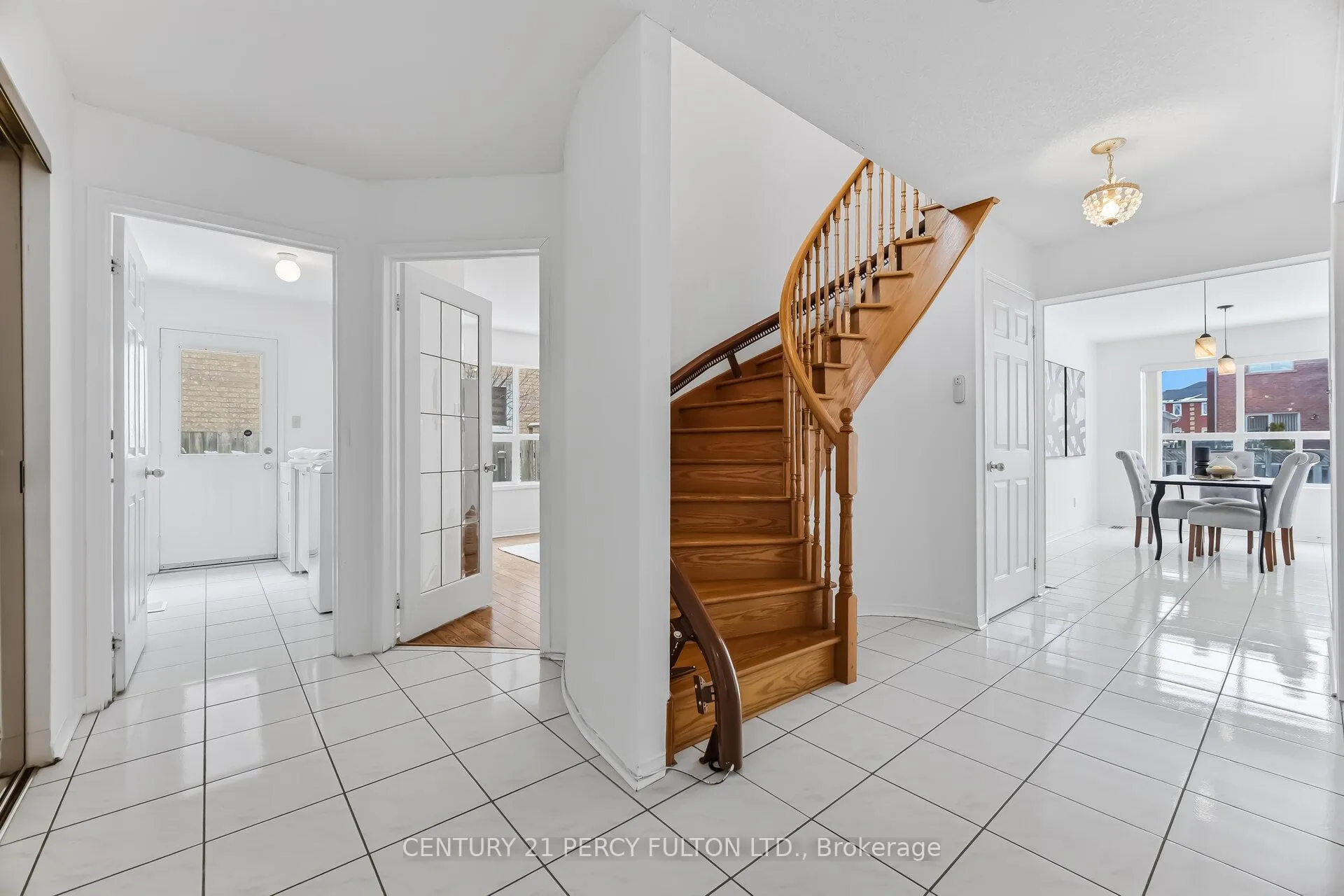Photo 3 of 1581 Oakburn Street, Pickering, Highbush — HOMEH