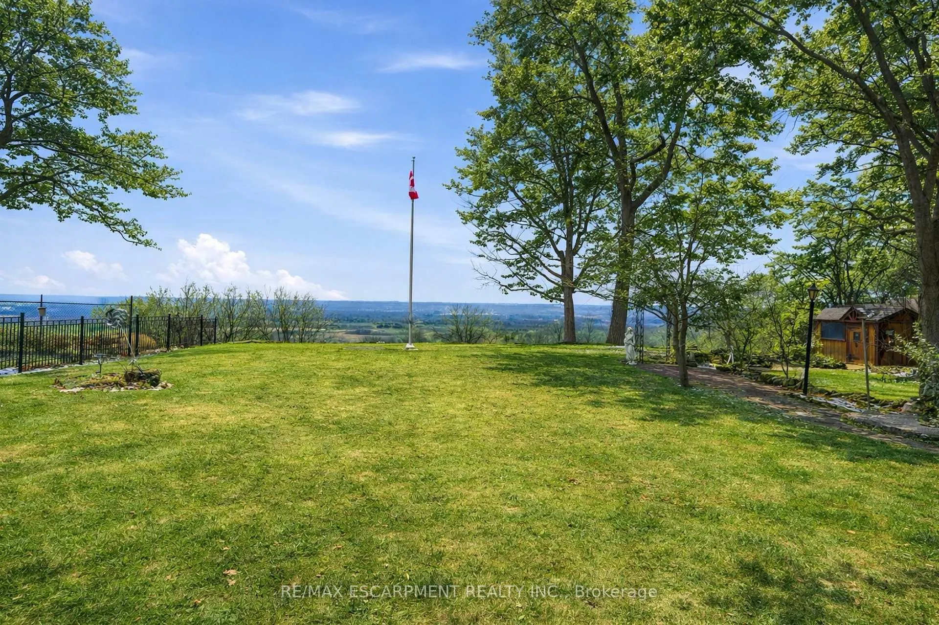 Photo 2 of 1 Thorncrest Boulevard, Hamilton, Pleasant View — HOMEH