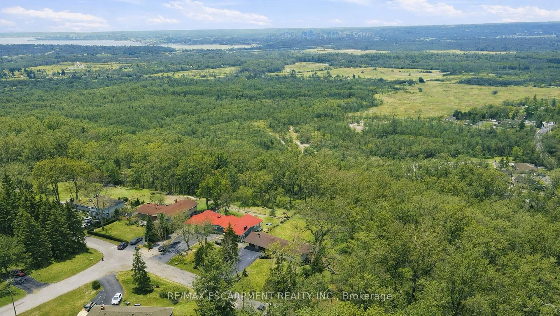 Photo 3 of 1 Thorncrest Boulevard, Hamilton, Pleasant View — HOMEH
