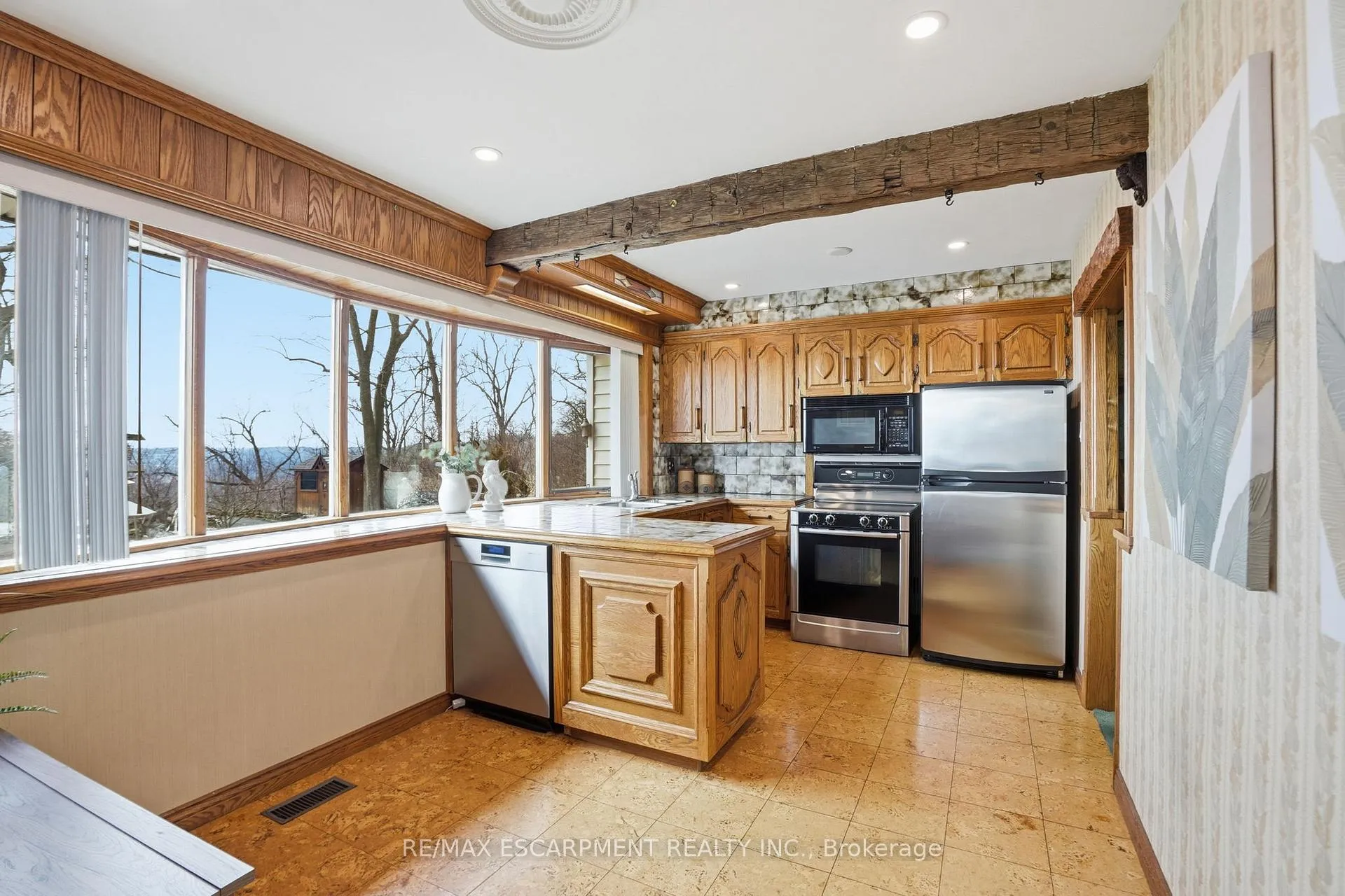 Photo 13 of 1 Thorncrest Boulevard, Hamilton, Pleasant View — HOMEH