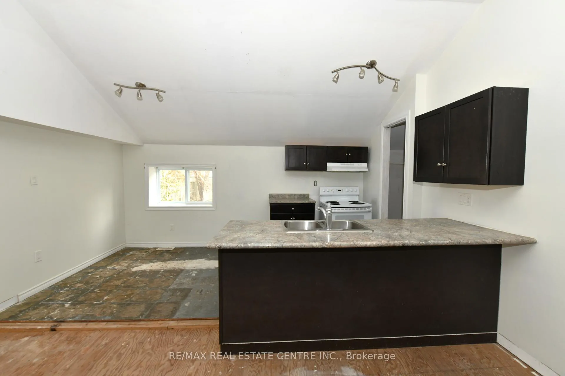 Photo 35 of 1094 Bleams Road, Wilmot — HOMEH