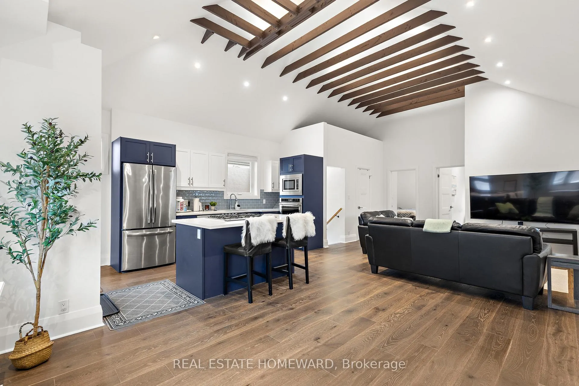 Photo 1 of 14 Bracebridge Avenue E, Toronto, Woodbine-Lumsden — HOMEH