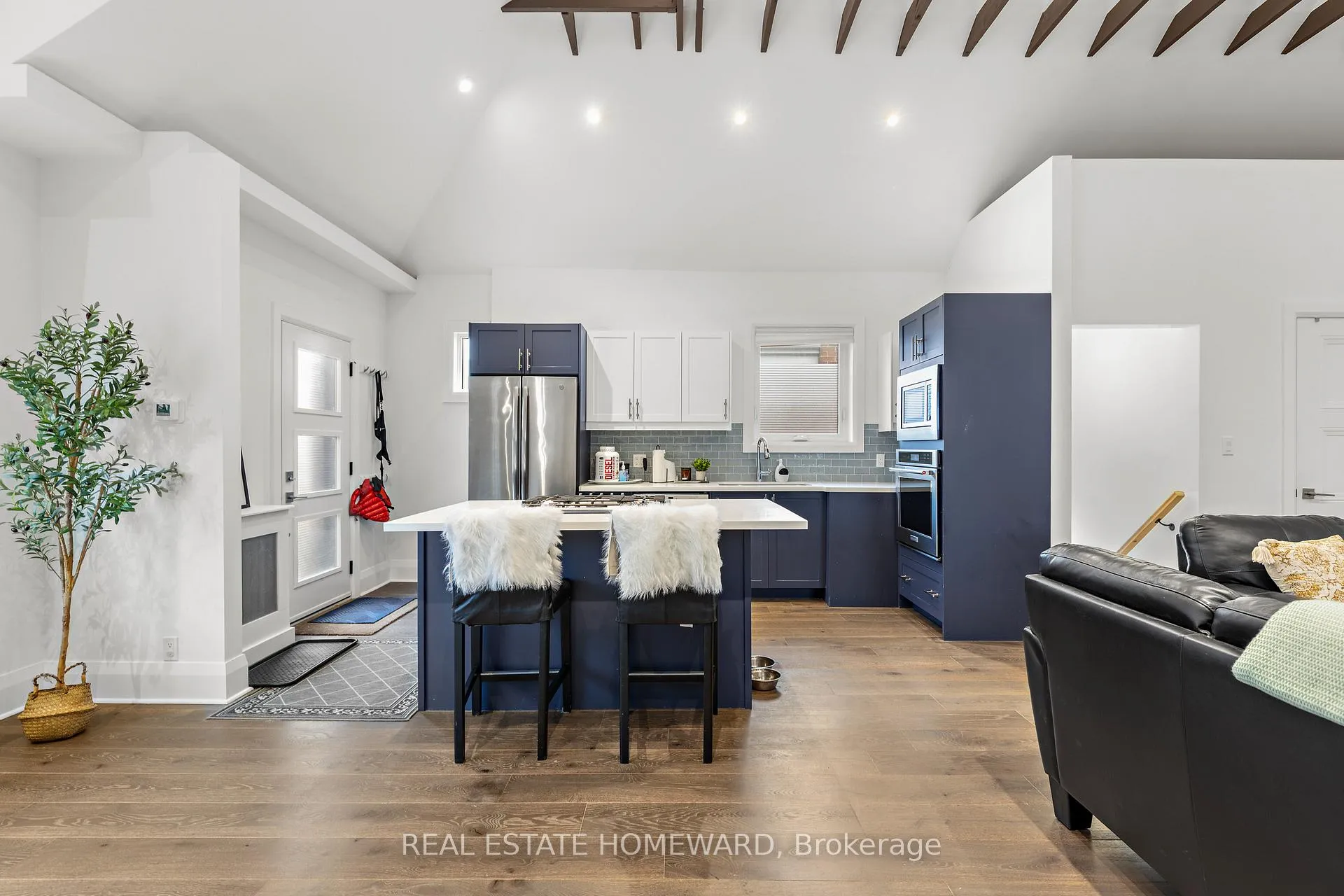 Photo 4 of 14 Bracebridge Avenue E, Toronto, Woodbine-Lumsden — HOMEH