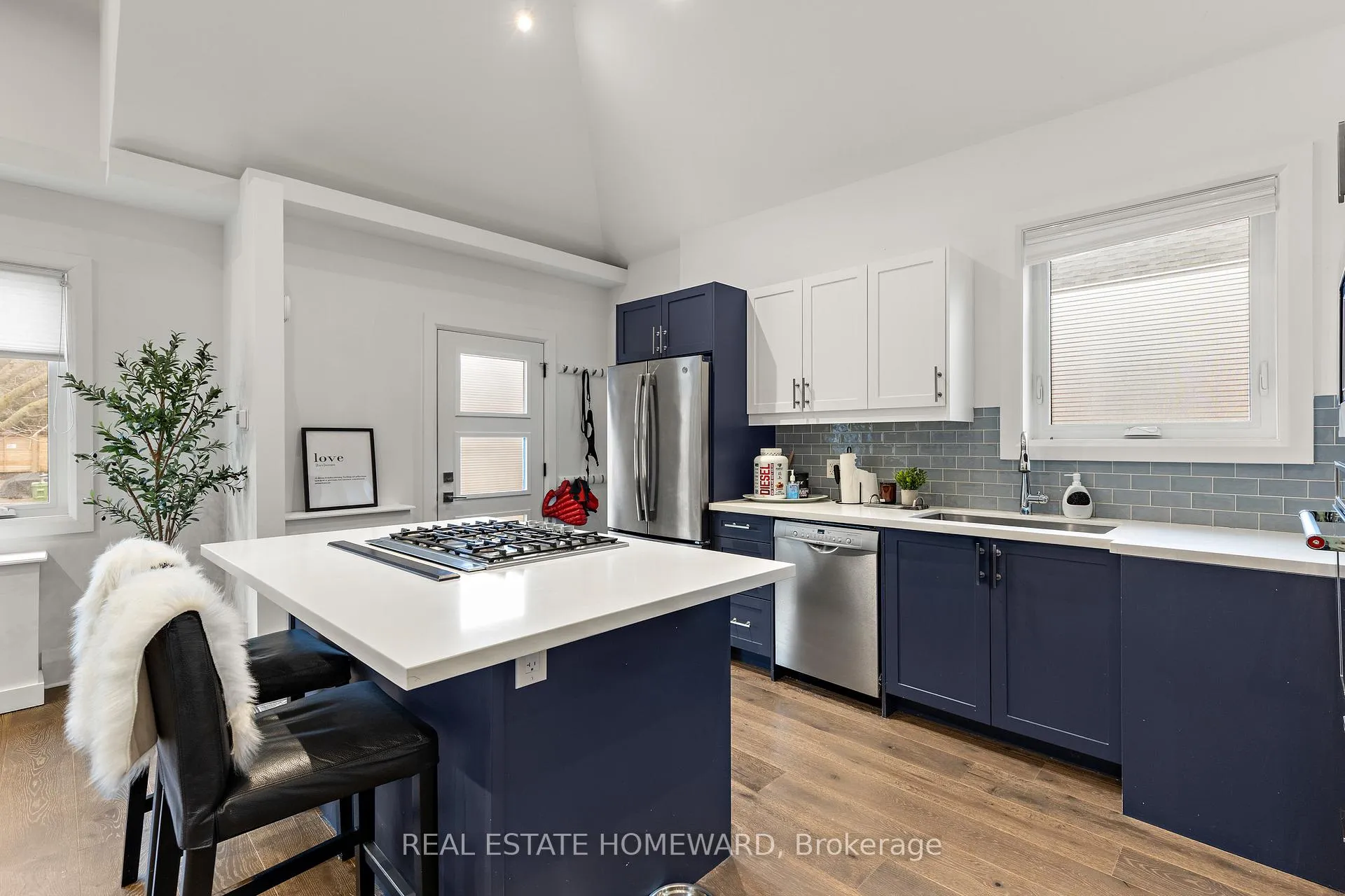 Photo 6 of 14 Bracebridge Avenue E, Toronto, Woodbine-Lumsden — HOMEH