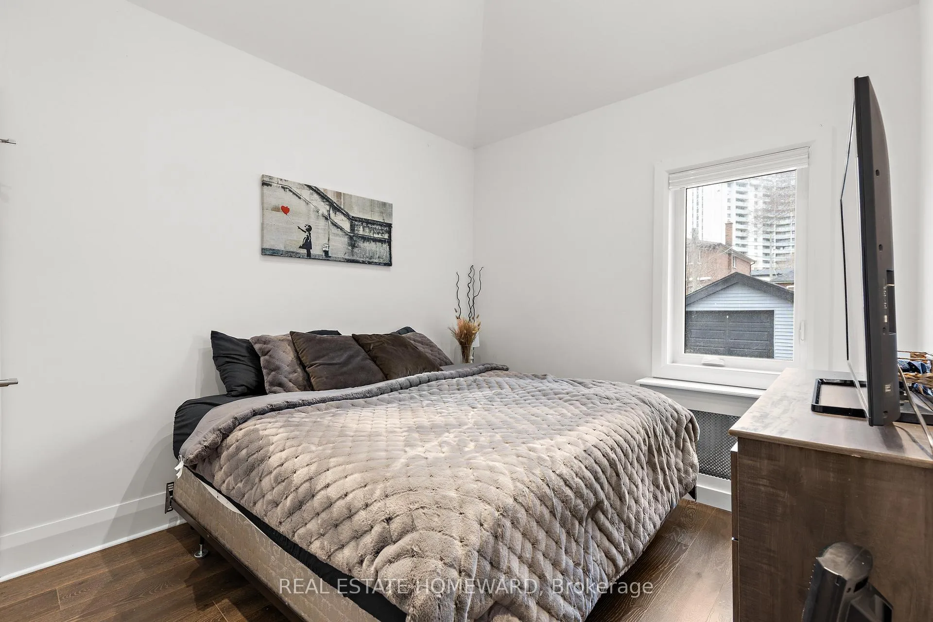 Photo 12 of 14 Bracebridge Avenue E, Toronto, Woodbine-Lumsden — HOMEH