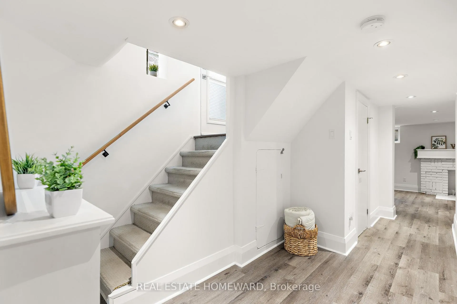 Photo 17 of 14 Bracebridge Avenue E, Toronto, Woodbine-Lumsden — HOMEH