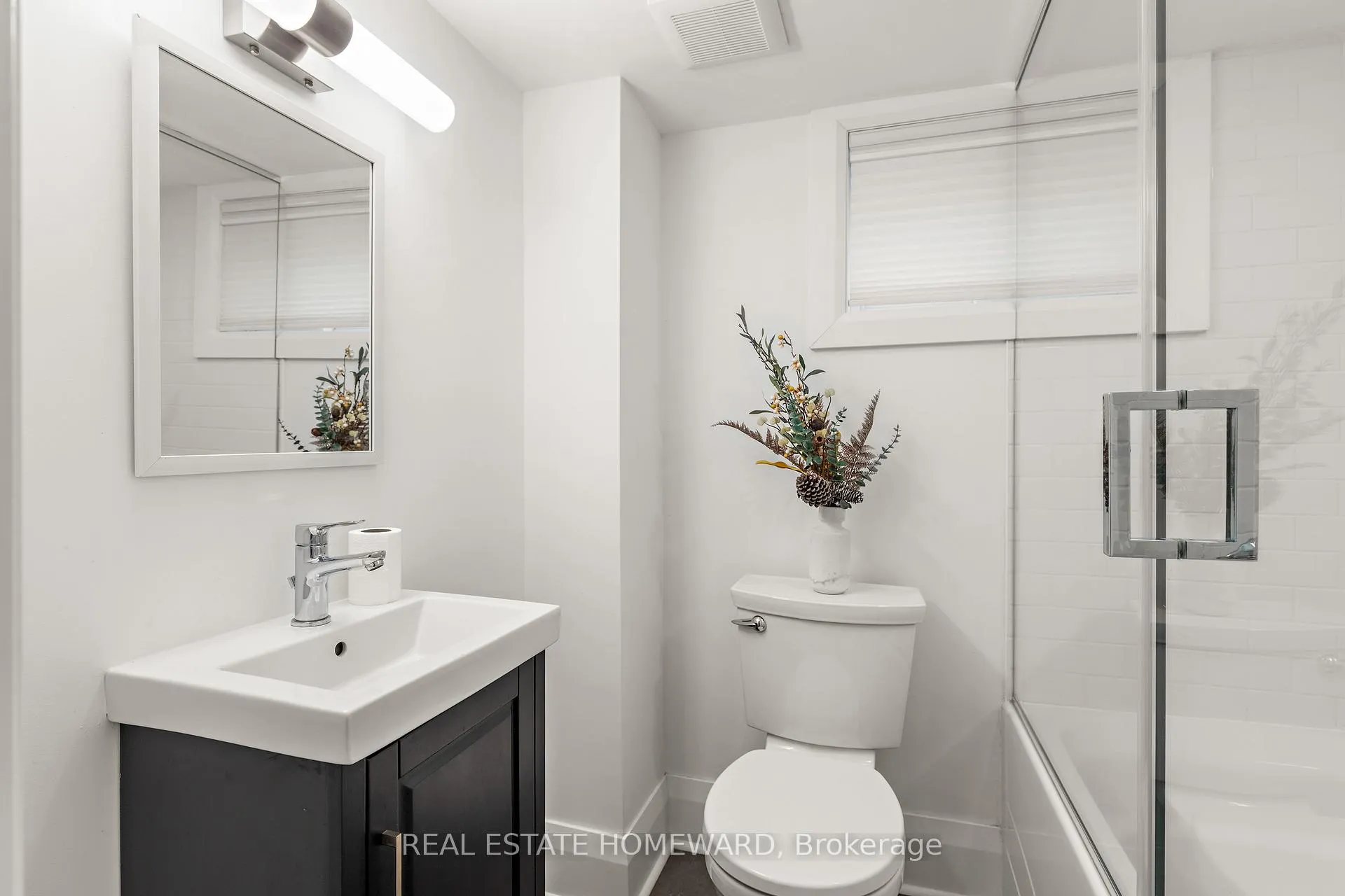 Photo 19 of 14 Bracebridge Avenue E, Toronto, Woodbine-Lumsden — HOMEH