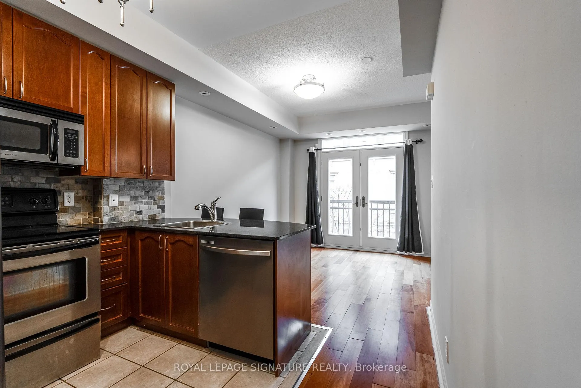 Photo 2 of Unit TH21, 68 Carr Street, Toronto, Kensington-Chinatown — HOMEH