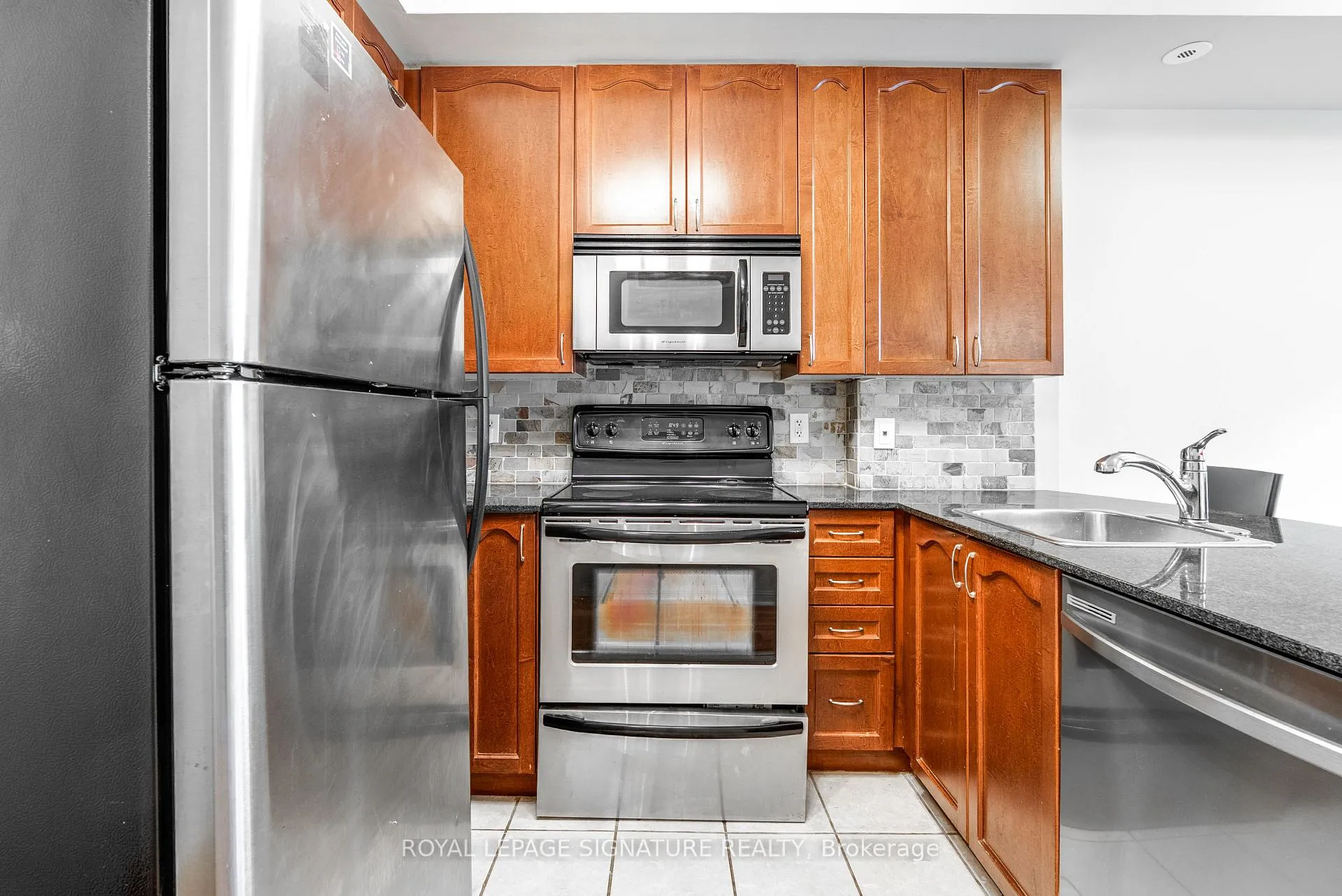 Photo 3 of Unit TH21, 68 Carr Street, Toronto, Kensington-Chinatown — HOMEH