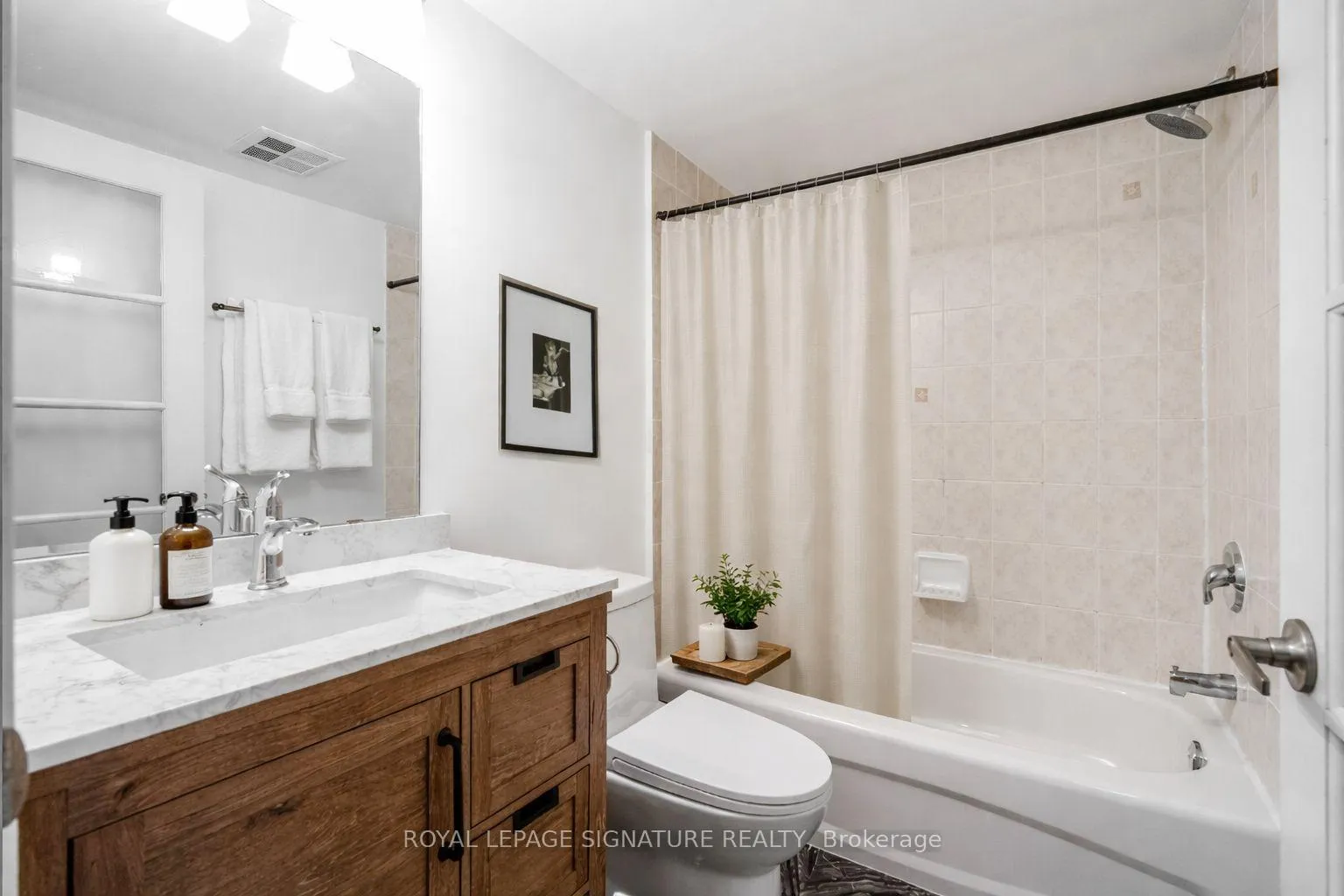Photo 6 of Unit TH21, 68 Carr Street, Toronto, Kensington-Chinatown — HOMEH