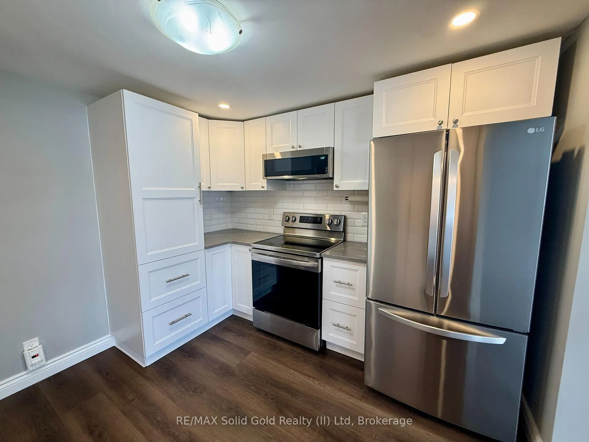 Photo 4 of Unit upper level, 162 Ninth Avenue, Kitchener — HOMEH