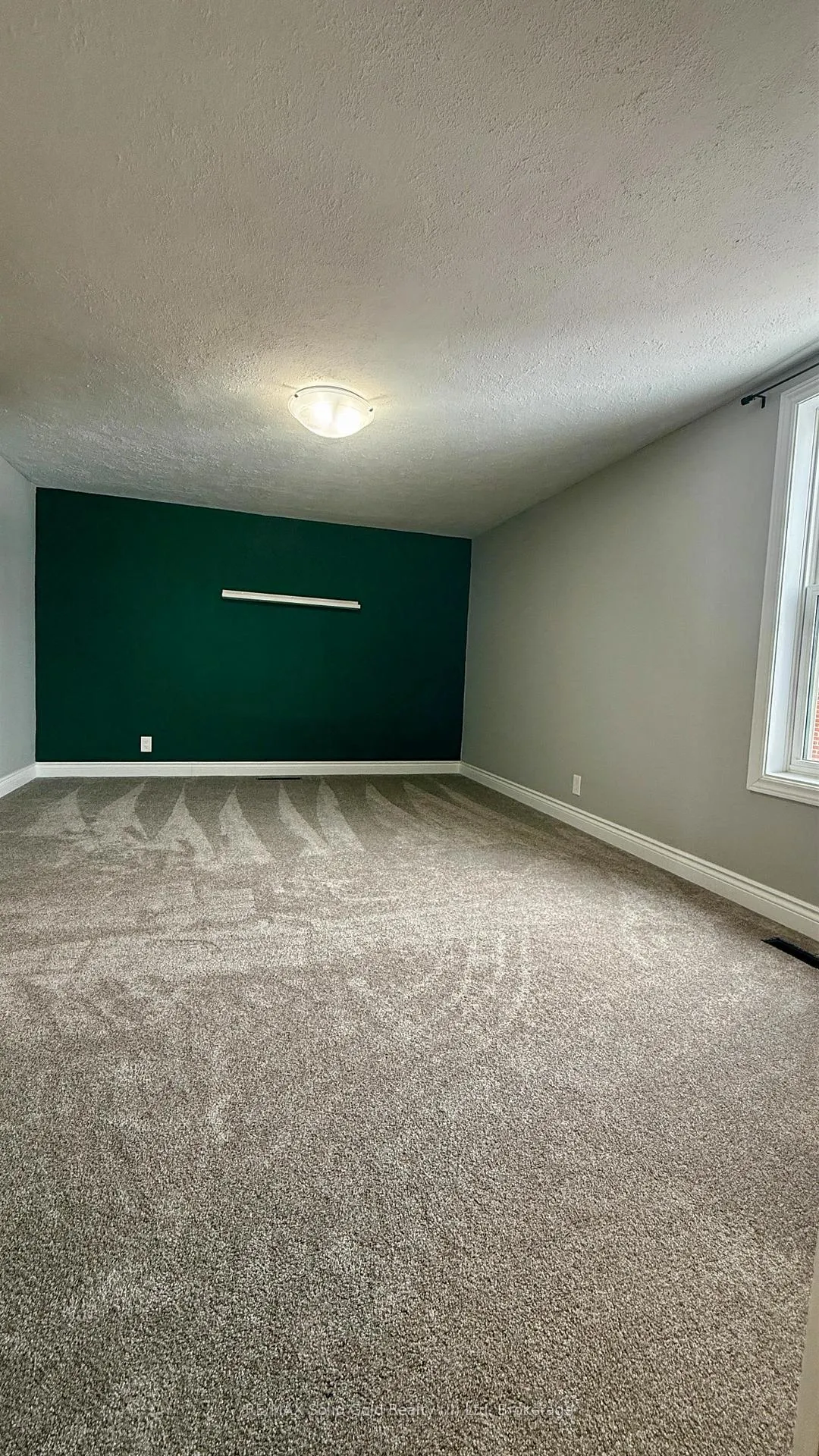 Photo 9 of Unit upper level, 162 Ninth Avenue, Kitchener — HOMEH