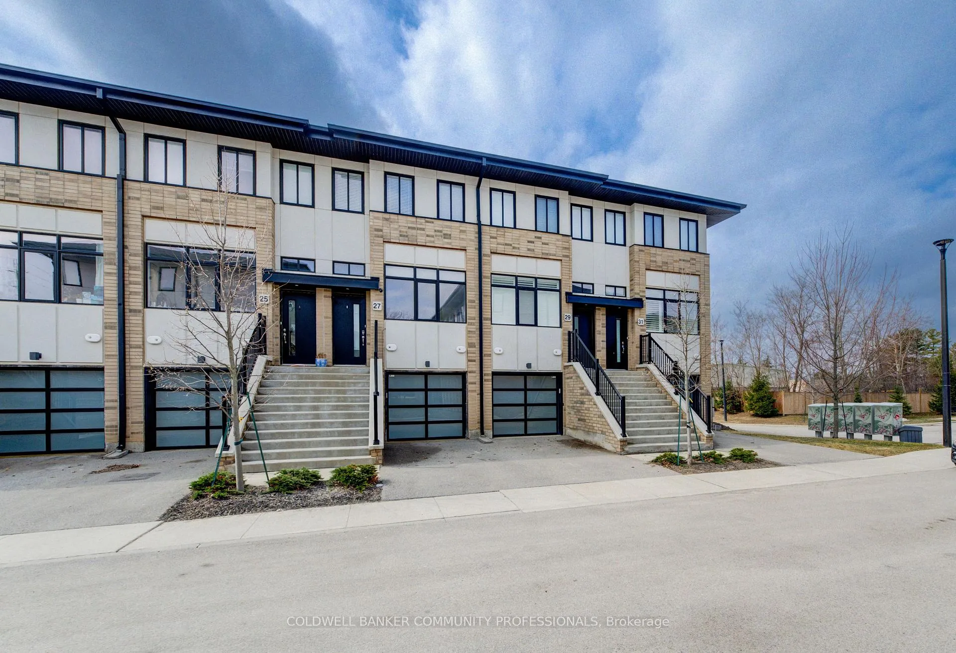 Photo 2 of 29 Wilings Lane, Hamilton, Ancaster — HOMEH