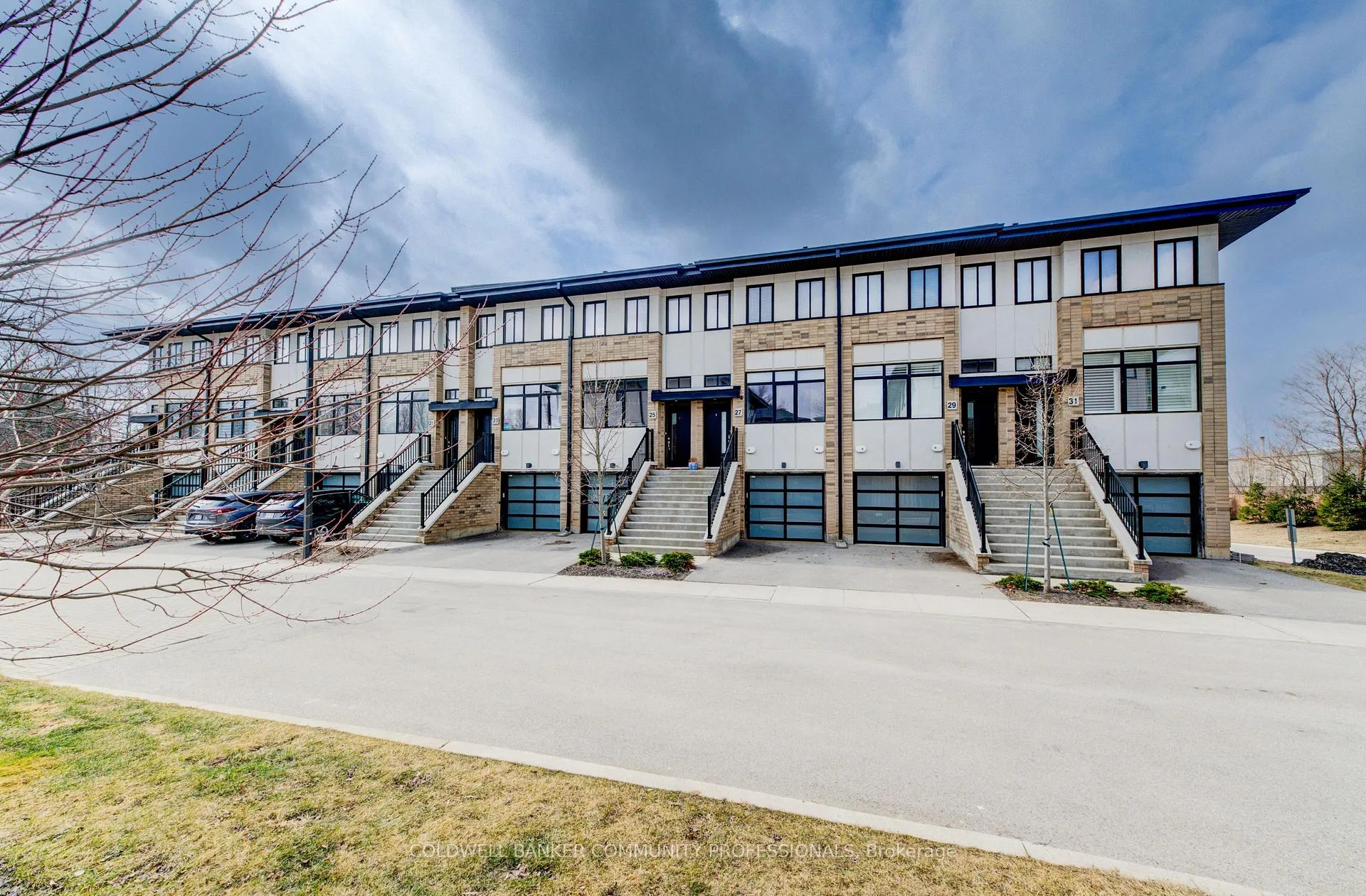 Photo 3 of 29 Wilings Lane, Hamilton, Ancaster — HOMEH
