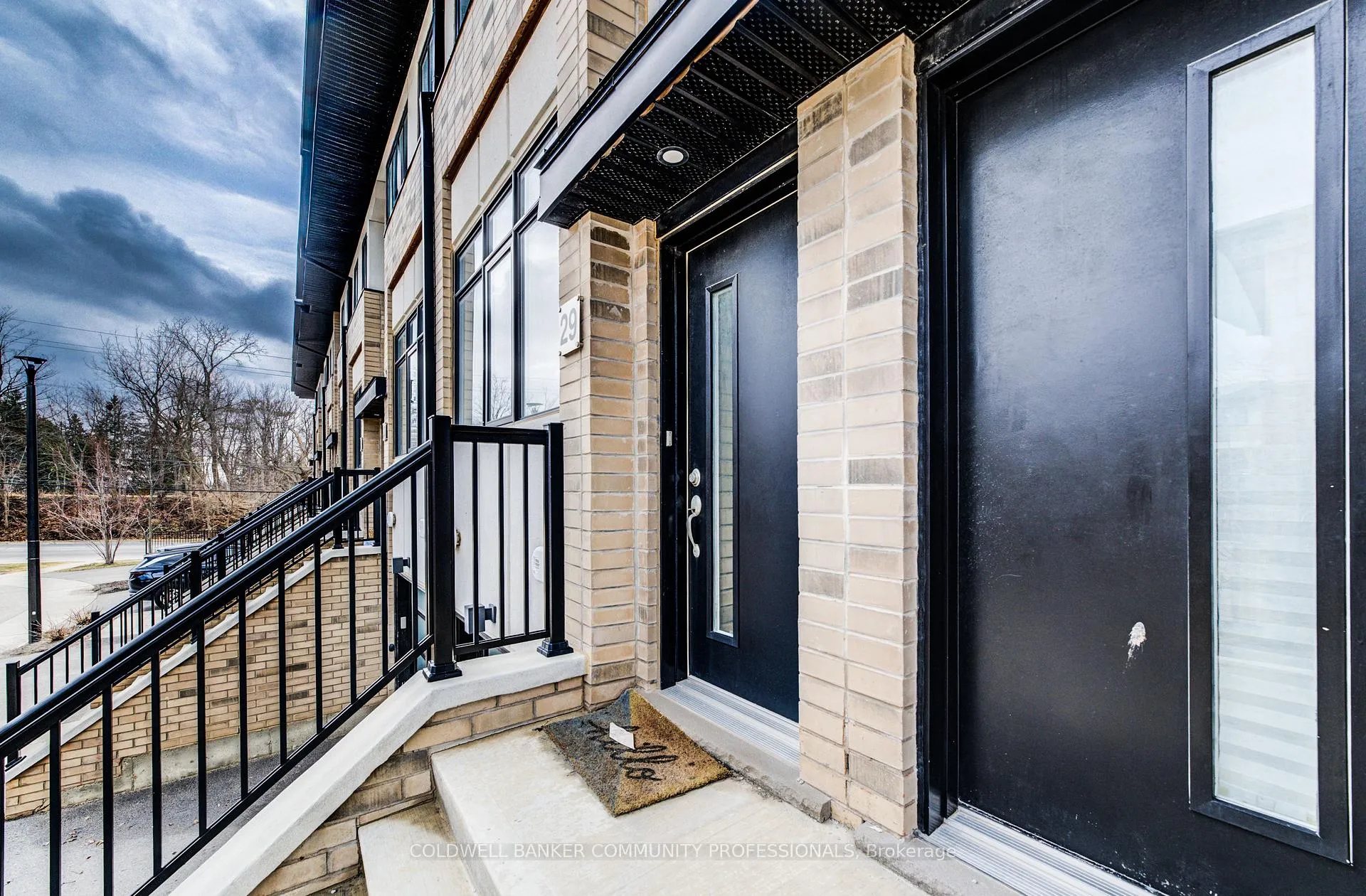 Photo 4 of 29 Wilings Lane, Hamilton, Ancaster — HOMEH