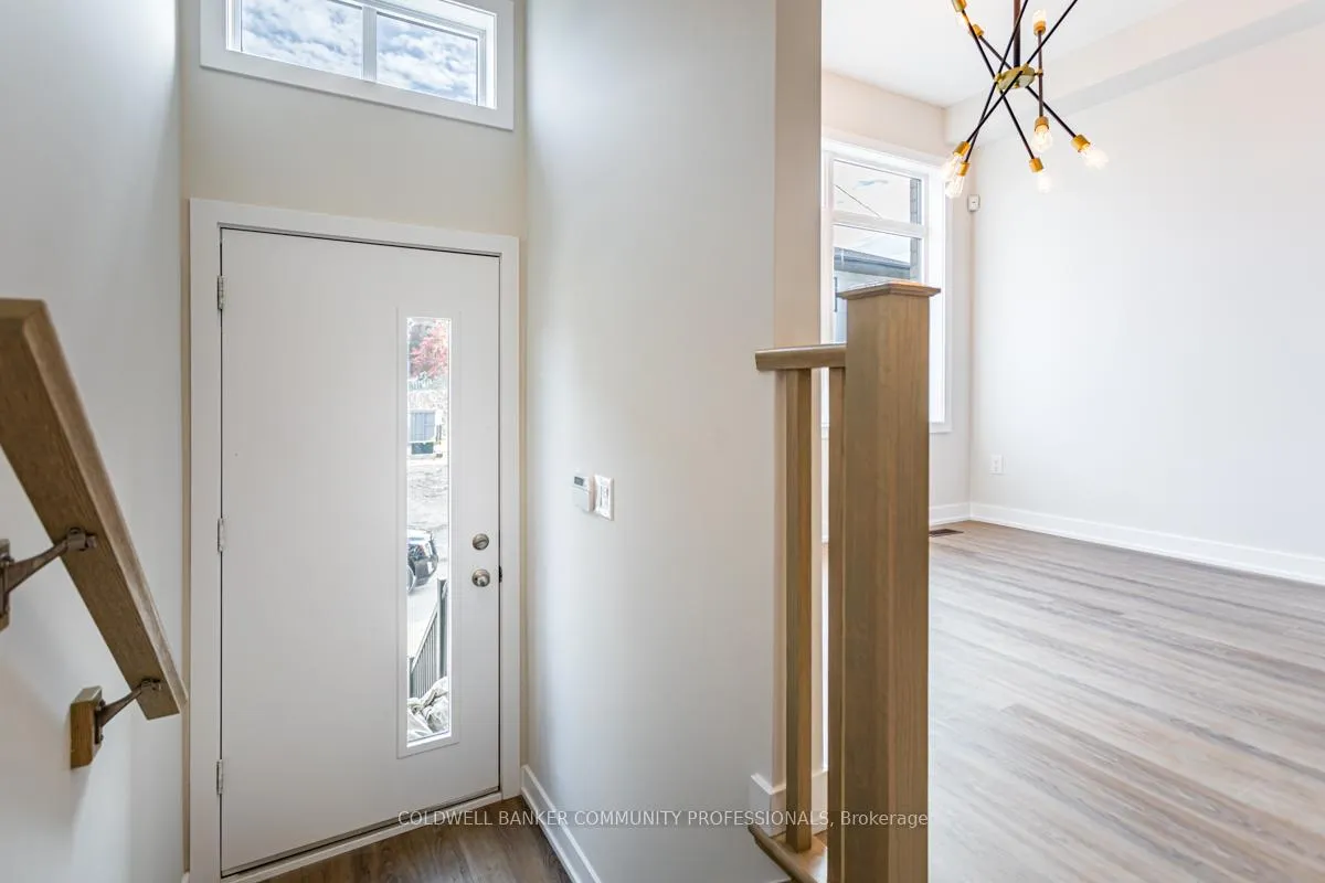 Photo 5 of 29 Wilings Lane, Hamilton, Ancaster — HOMEH
