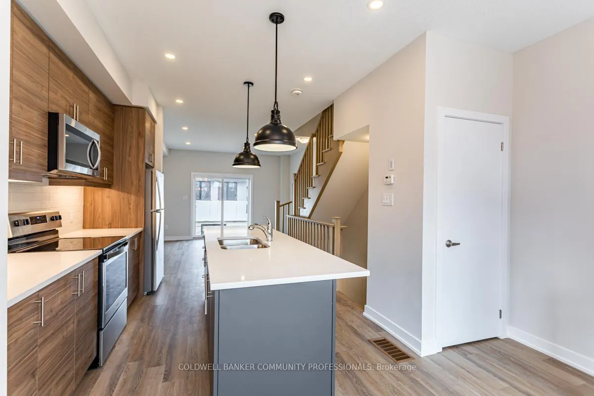 Photo 11 of 29 Wilings Lane, Hamilton, Ancaster — HOMEH