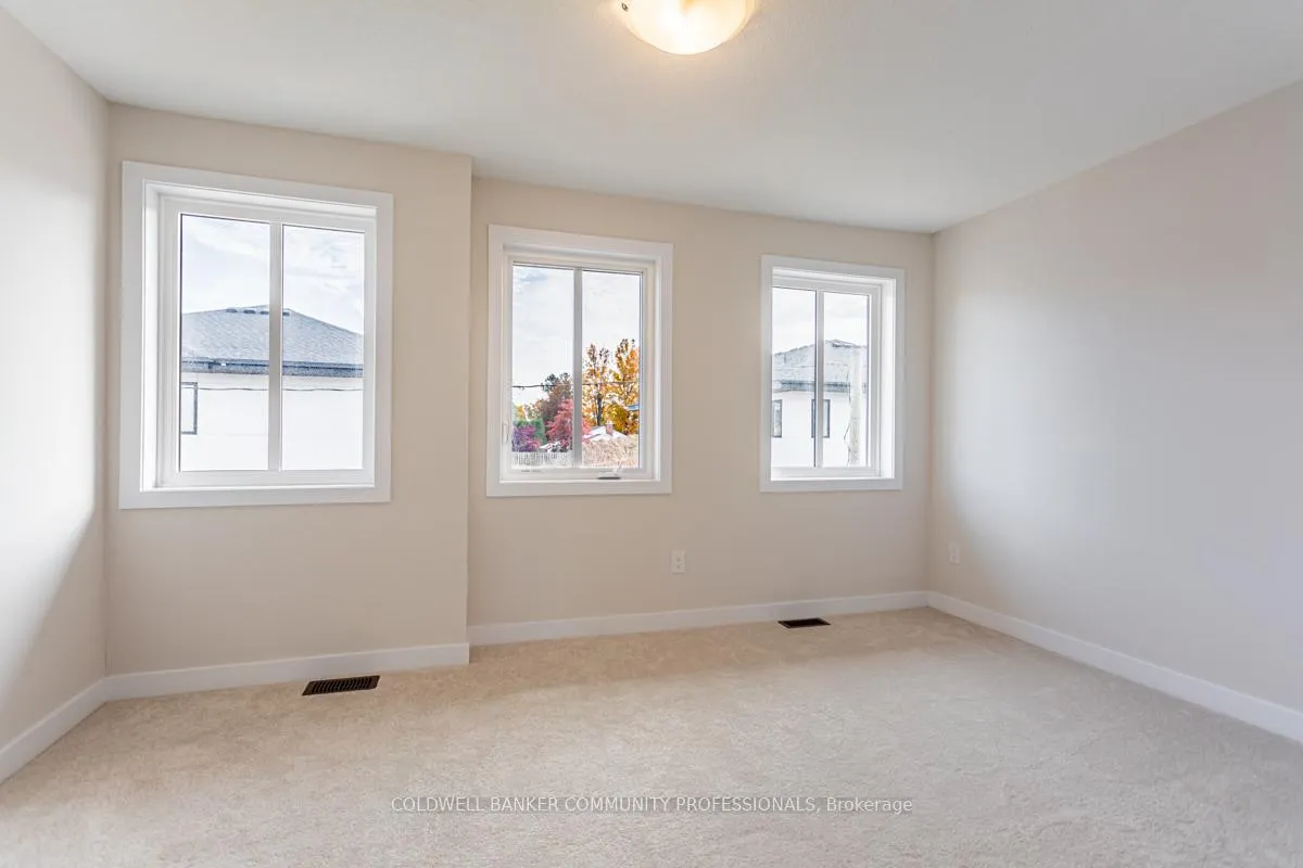 Photo 20 of 29 Wilings Lane, Hamilton, Ancaster — HOMEH