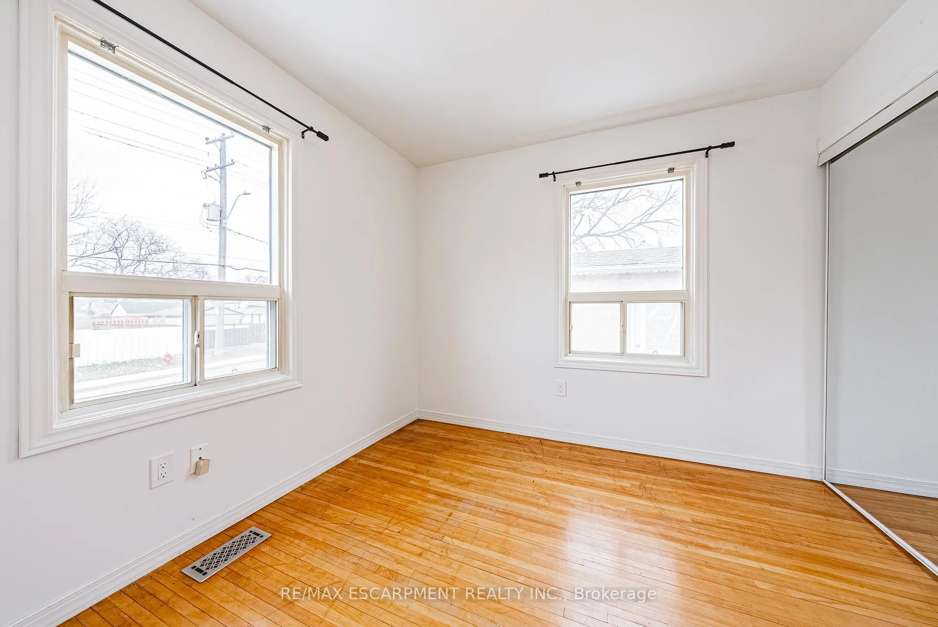 Photo 17 of 1124 Dunsmure Road, Hamilton, Normanhurst — HOMEH