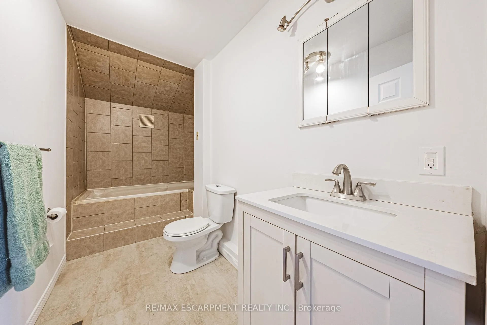 Photo 19 of 1124 Dunsmure Road, Hamilton, Normanhurst — HOMEH