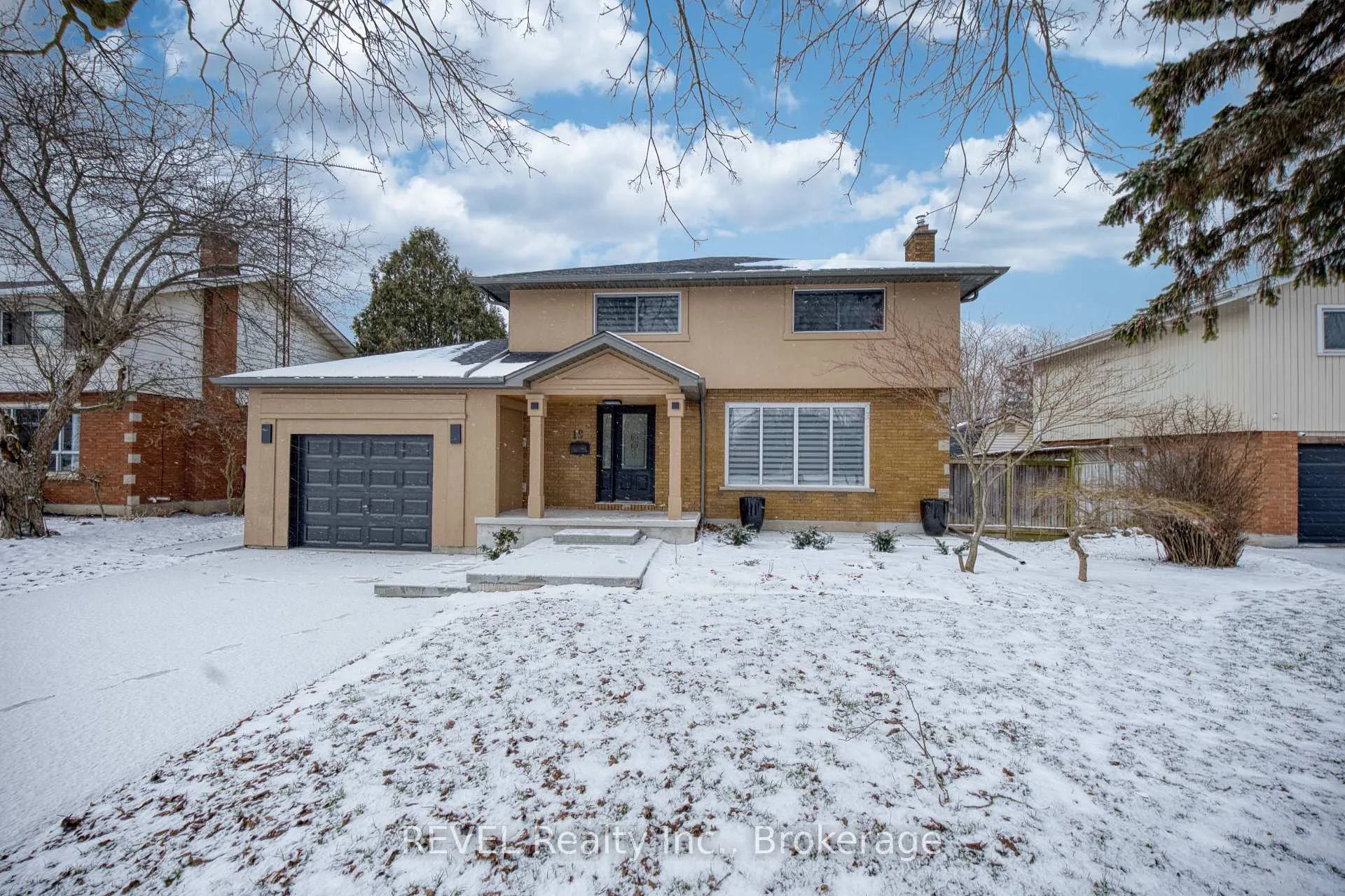 Front of 19 Claremount Circle N