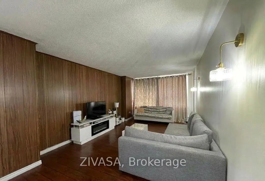 Front of Unit 113, 320 Dixon Road