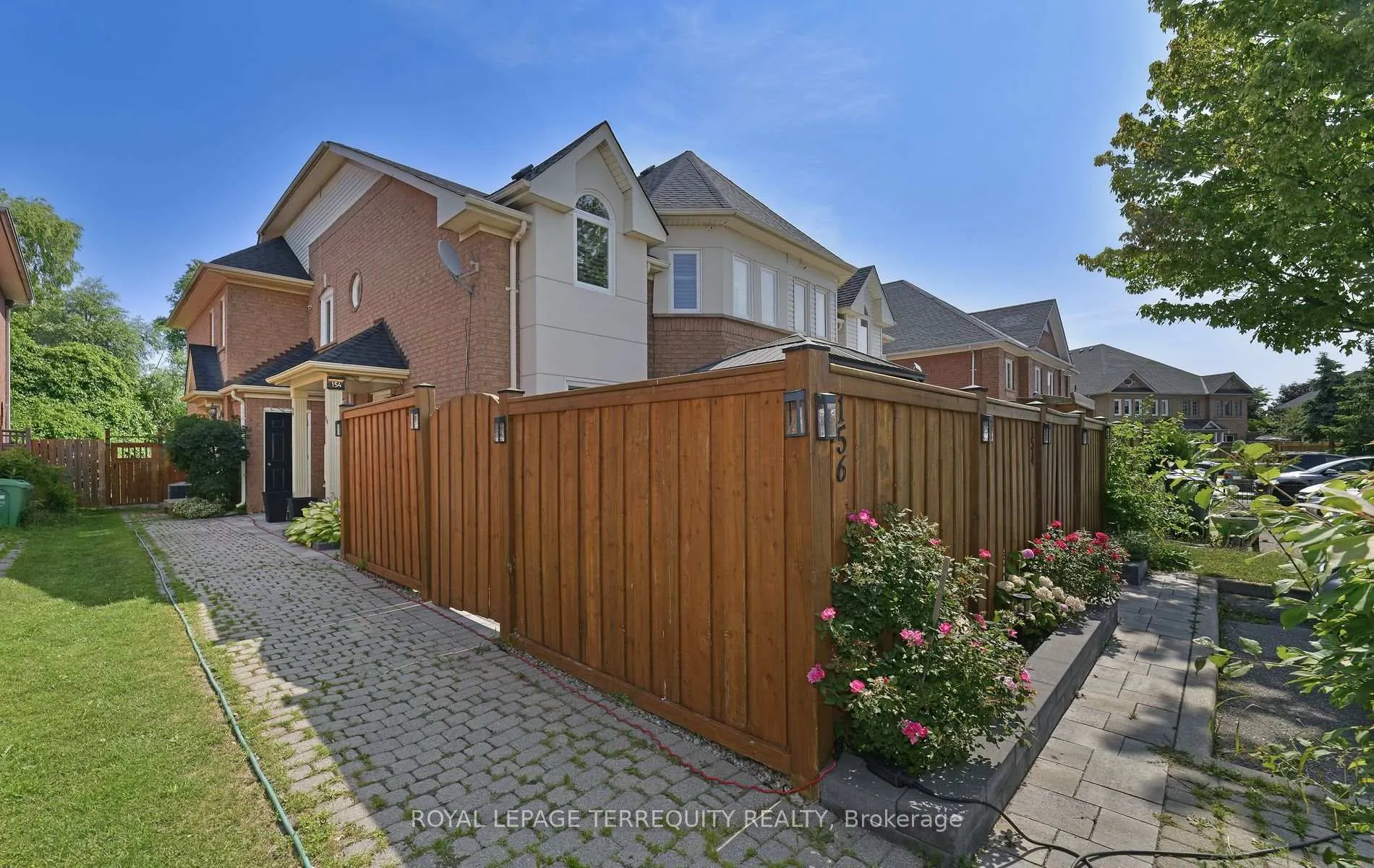 Photo 2 of 154 Pressed Brick Drive, Brampton, Brampton North — HOMEH