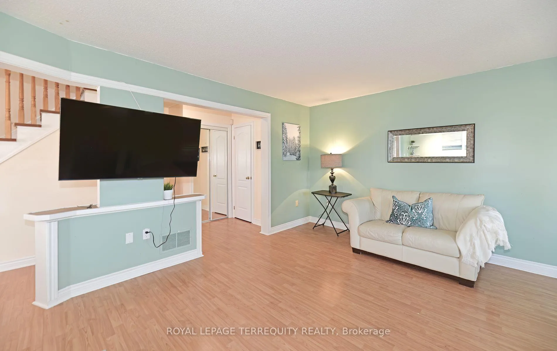 Photo 8 of 154 Pressed Brick Drive, Brampton, Brampton North — HOMEH