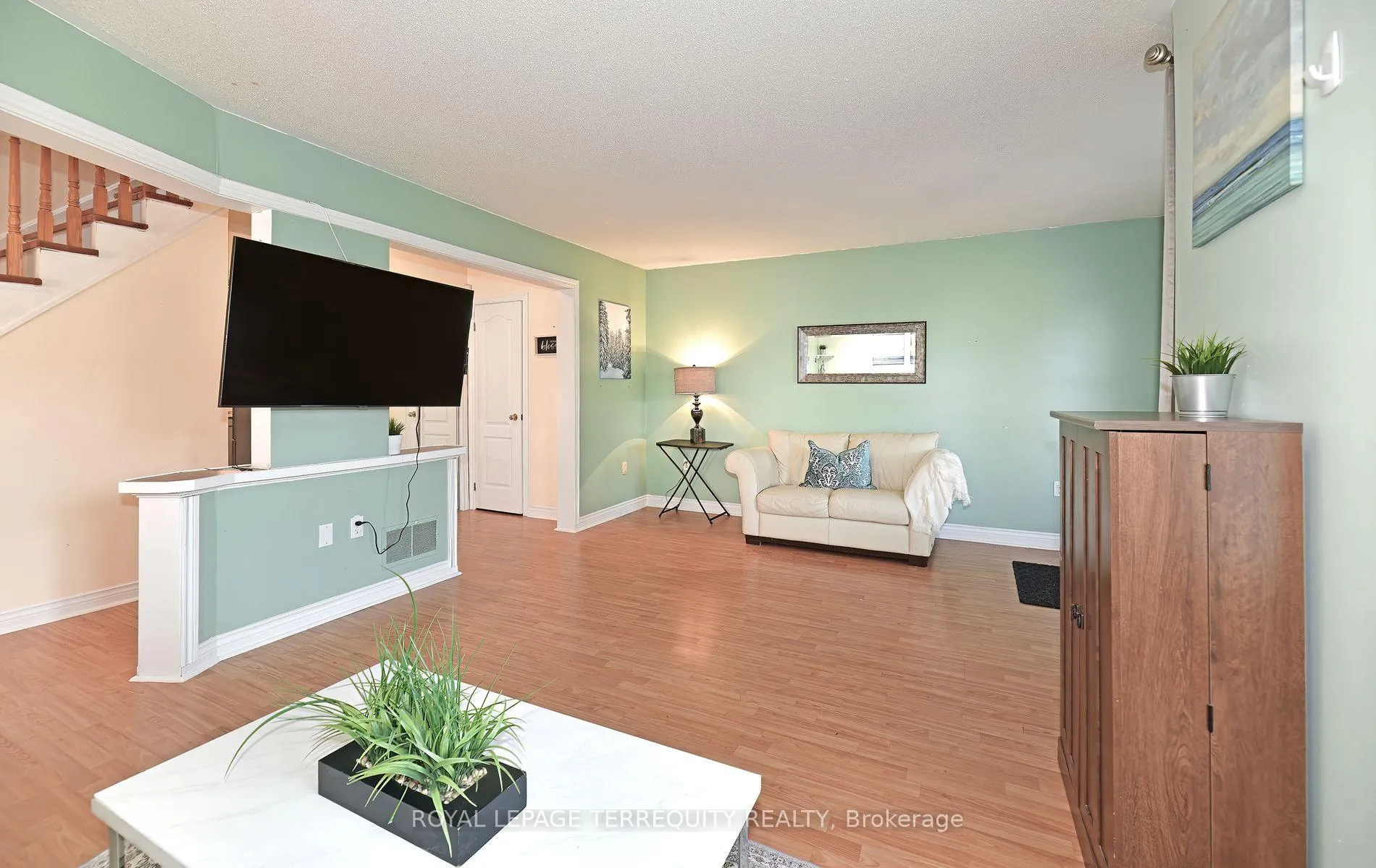 Photo 9 of 154 Pressed Brick Drive, Brampton, Brampton North — HOMEH