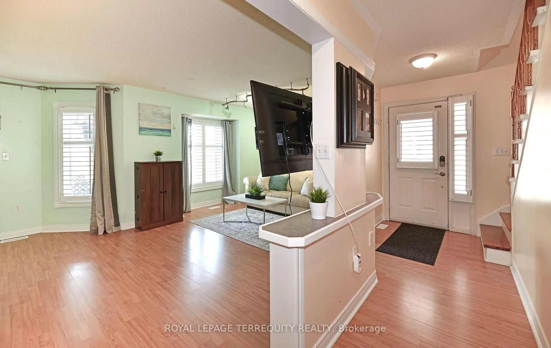 Photo 12 of 154 Pressed Brick Drive, Brampton, Brampton North — HOMEH