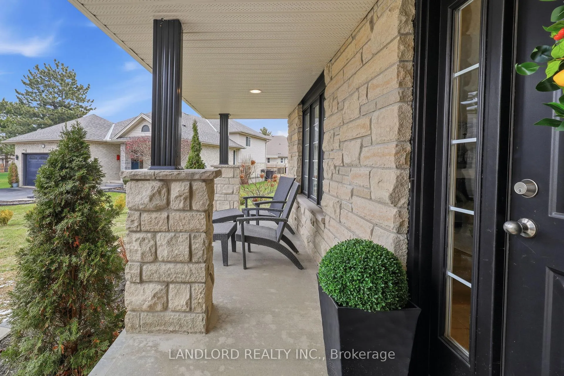 Photo 4 of 16 Windemere Place, St. Thomas — HOMEH