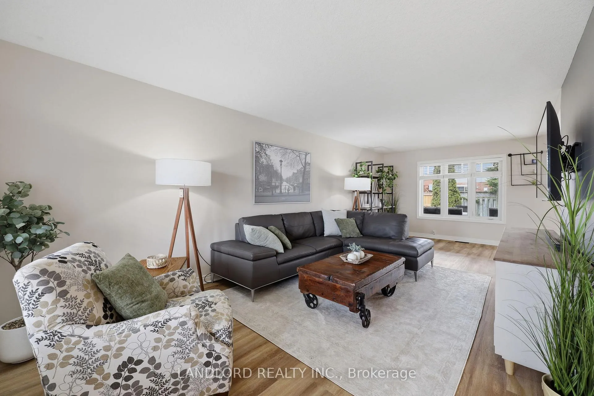 Photo 5 of 16 Windemere Place, St. Thomas — HOMEH