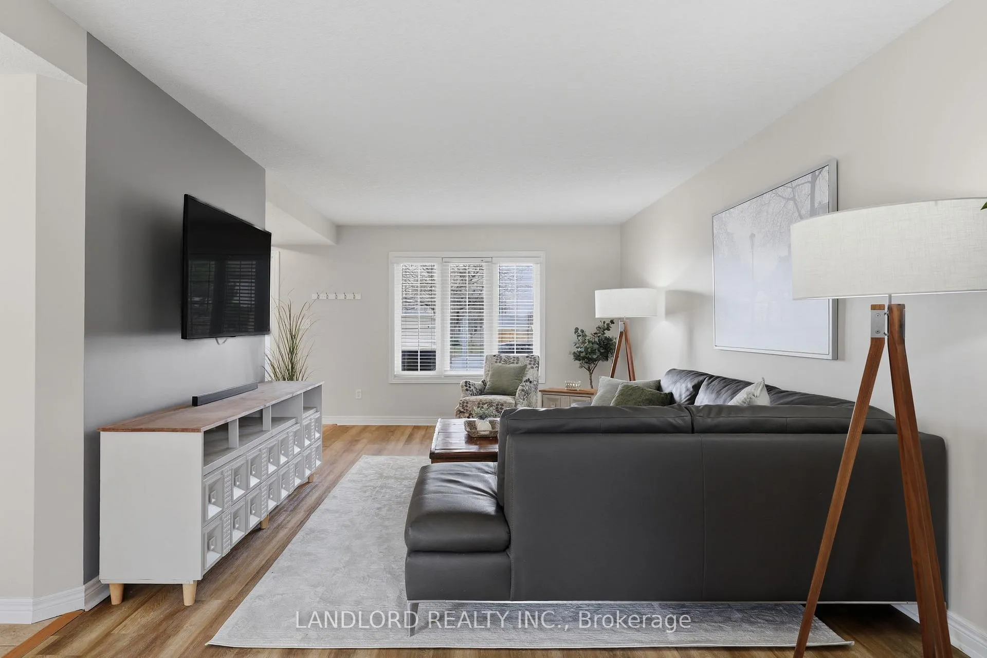 Photo 8 of 16 Windemere Place, St. Thomas — HOMEH