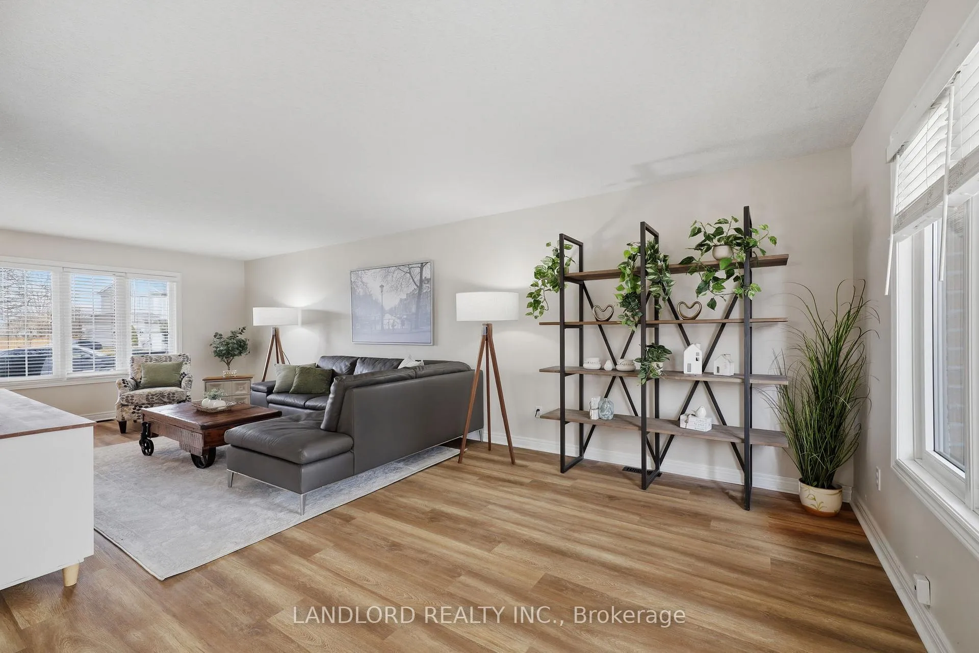 Photo 9 of 16 Windemere Place, St. Thomas — HOMEH