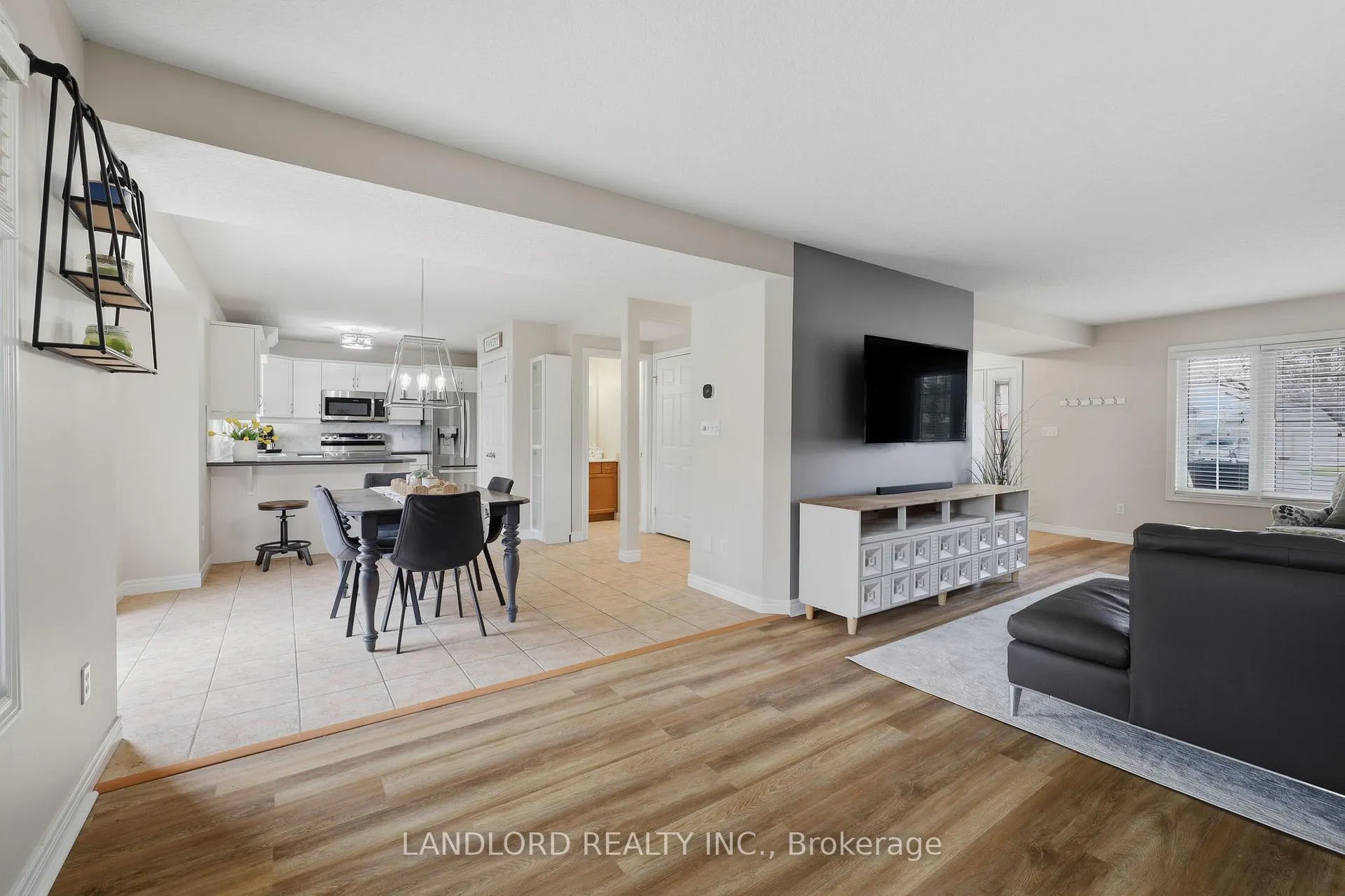 Photo 10 of 16 Windemere Place, St. Thomas — HOMEH
