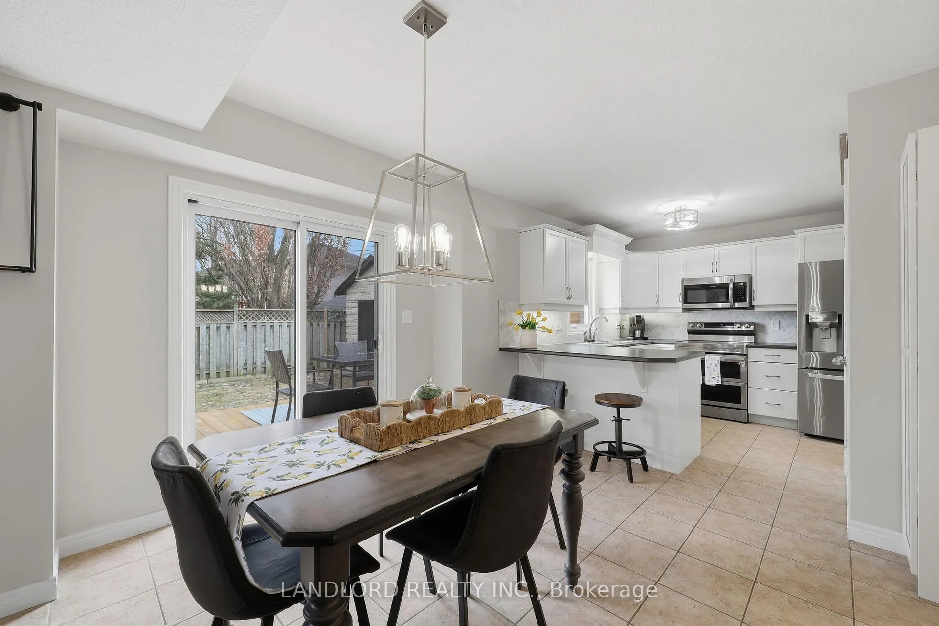 Photo 12 of 16 Windemere Place, St. Thomas — HOMEH