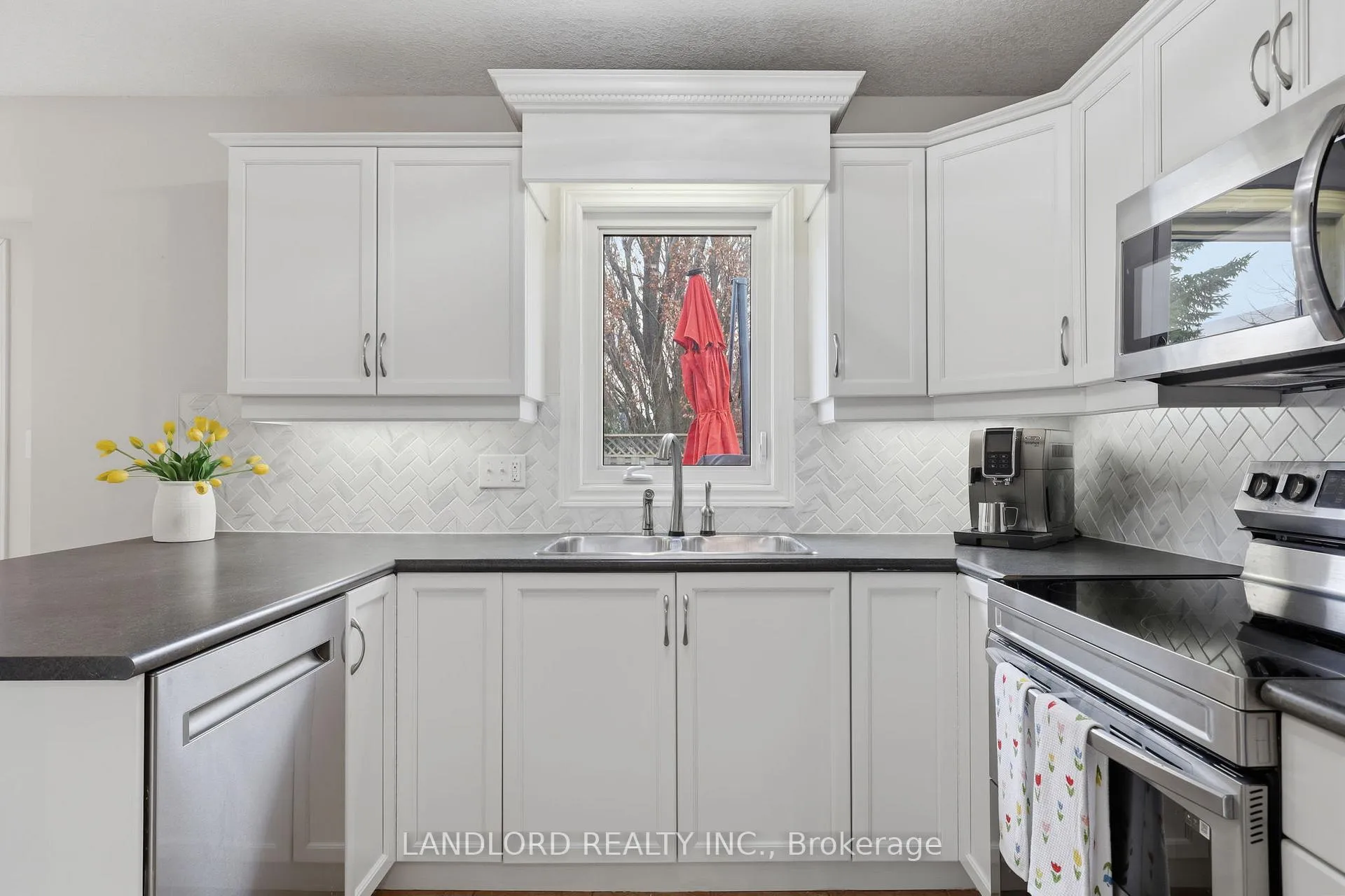 Photo 14 of 16 Windemere Place, St. Thomas — HOMEH