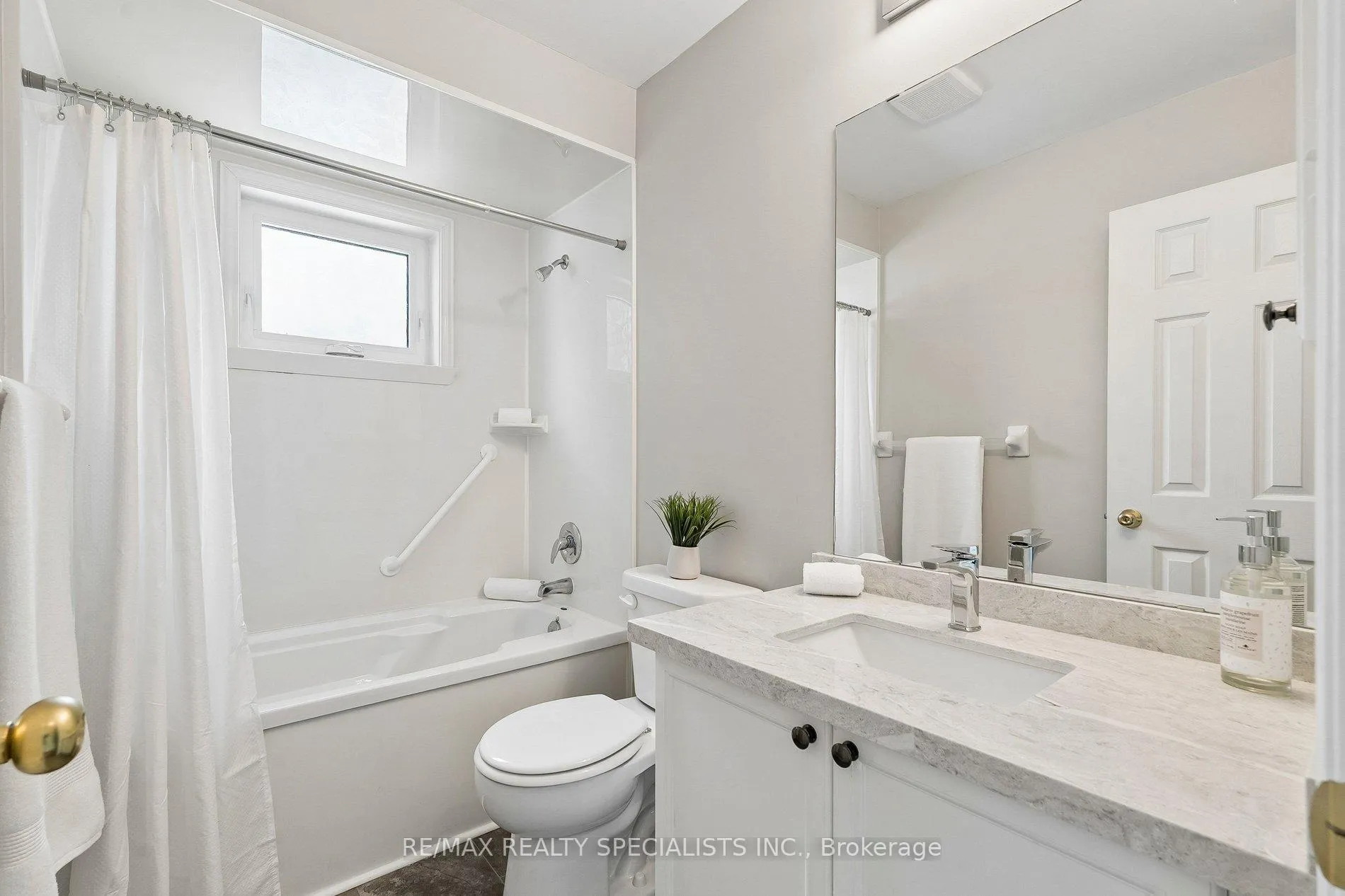 Photo 18 of 6 Silversands Crescent, Wasaga Beach — HOMEH