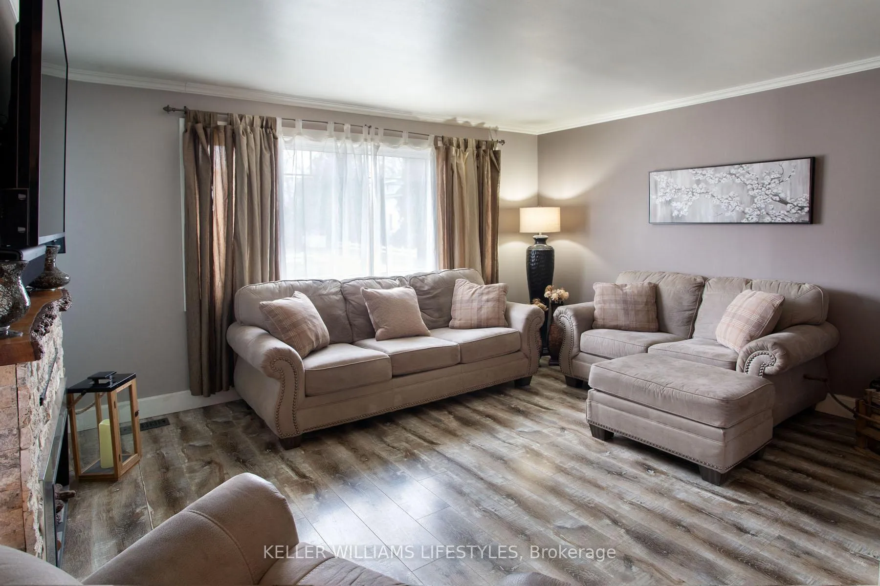 Photo 3 of 22 Charles Street, Thames Centre, Dorchester — HOMEH