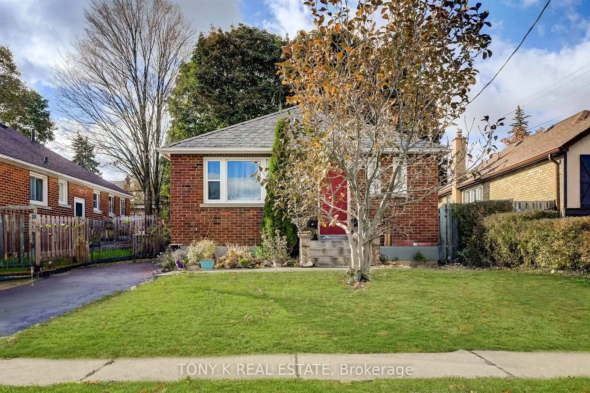 Front of 654 Grierson Street